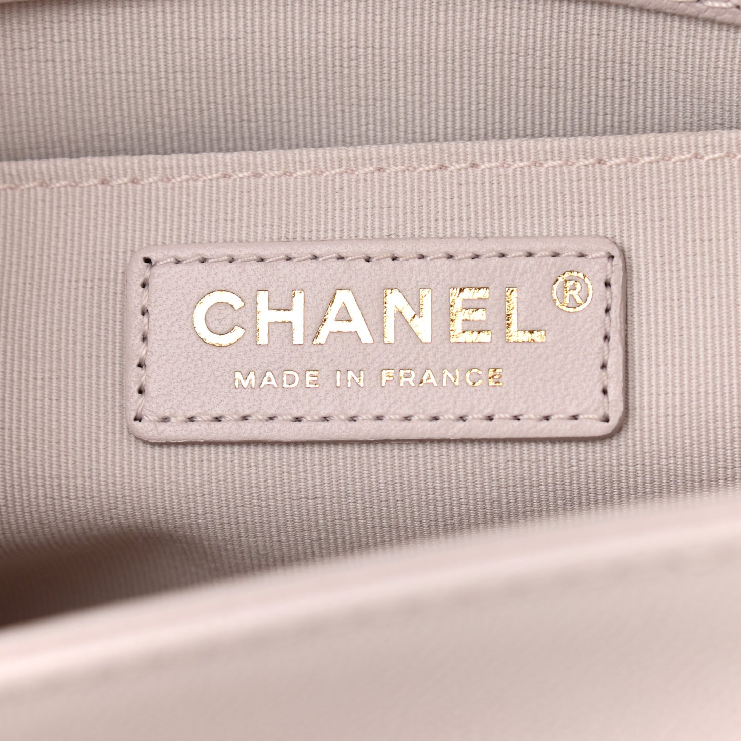 Caviar Quilted Chain Around Medium Boy Flap Light Purple