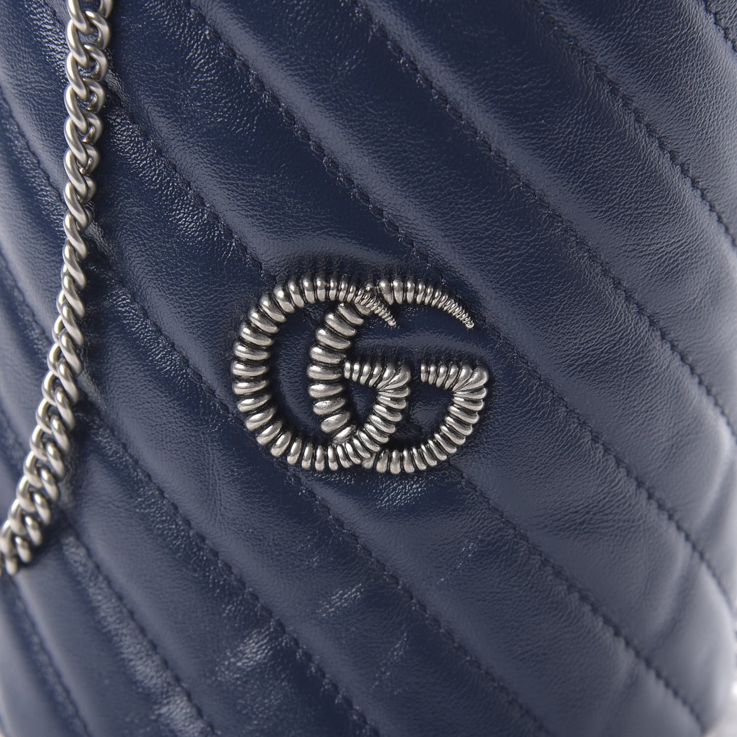 Vintage Effect Calfskin Matelasse Diagonal Mini Torchon GG Marmont 2.0 Bucket Bag Blue Agata Mystic White