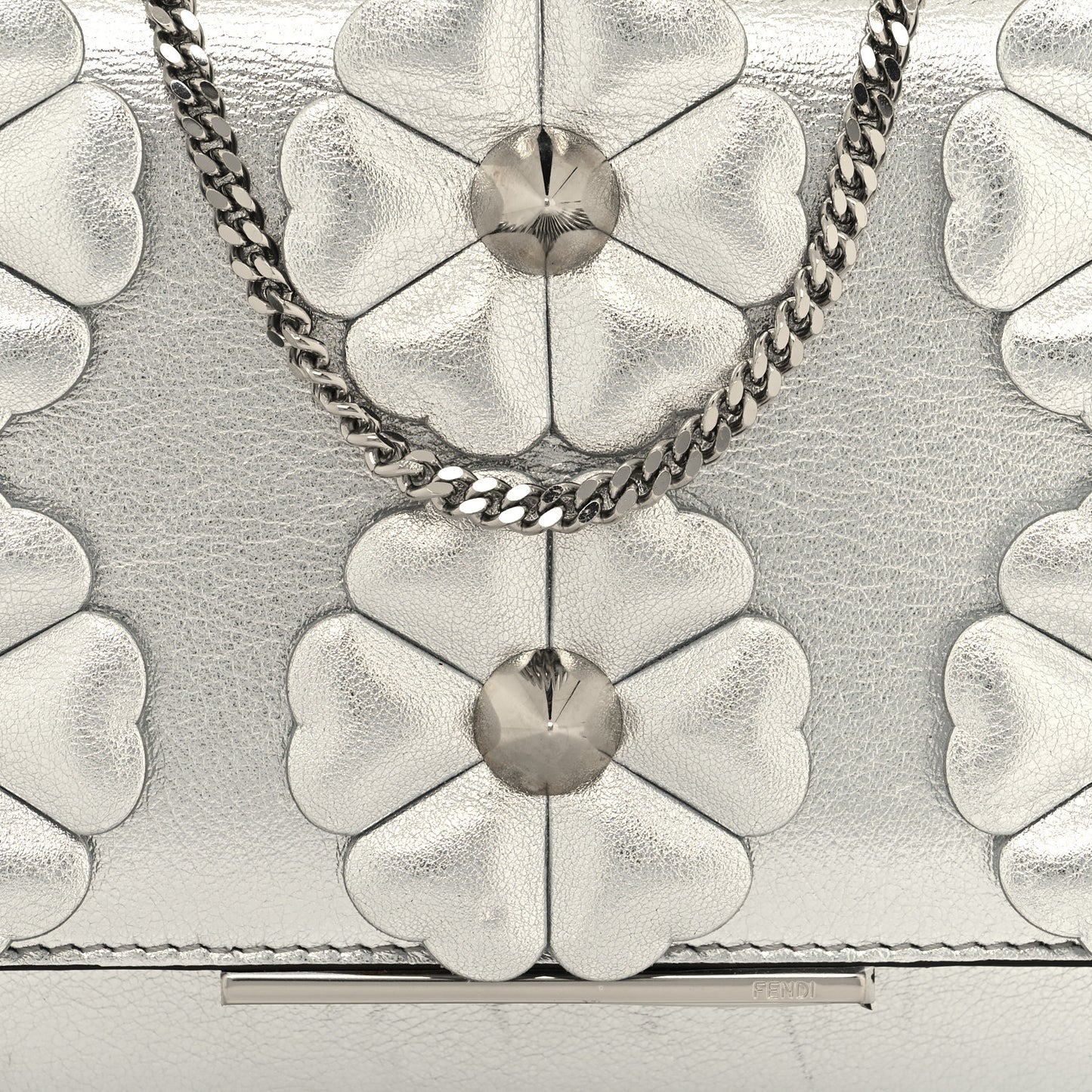 Vitello Catalan Mirror Flowerland Tube Wallet On Chain Argento