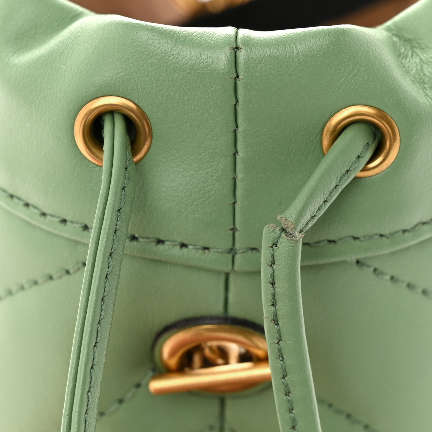 Calfskin Matelasse Chevron Mini GG Marmont 2.0 Bucket Bag Salamander Green
