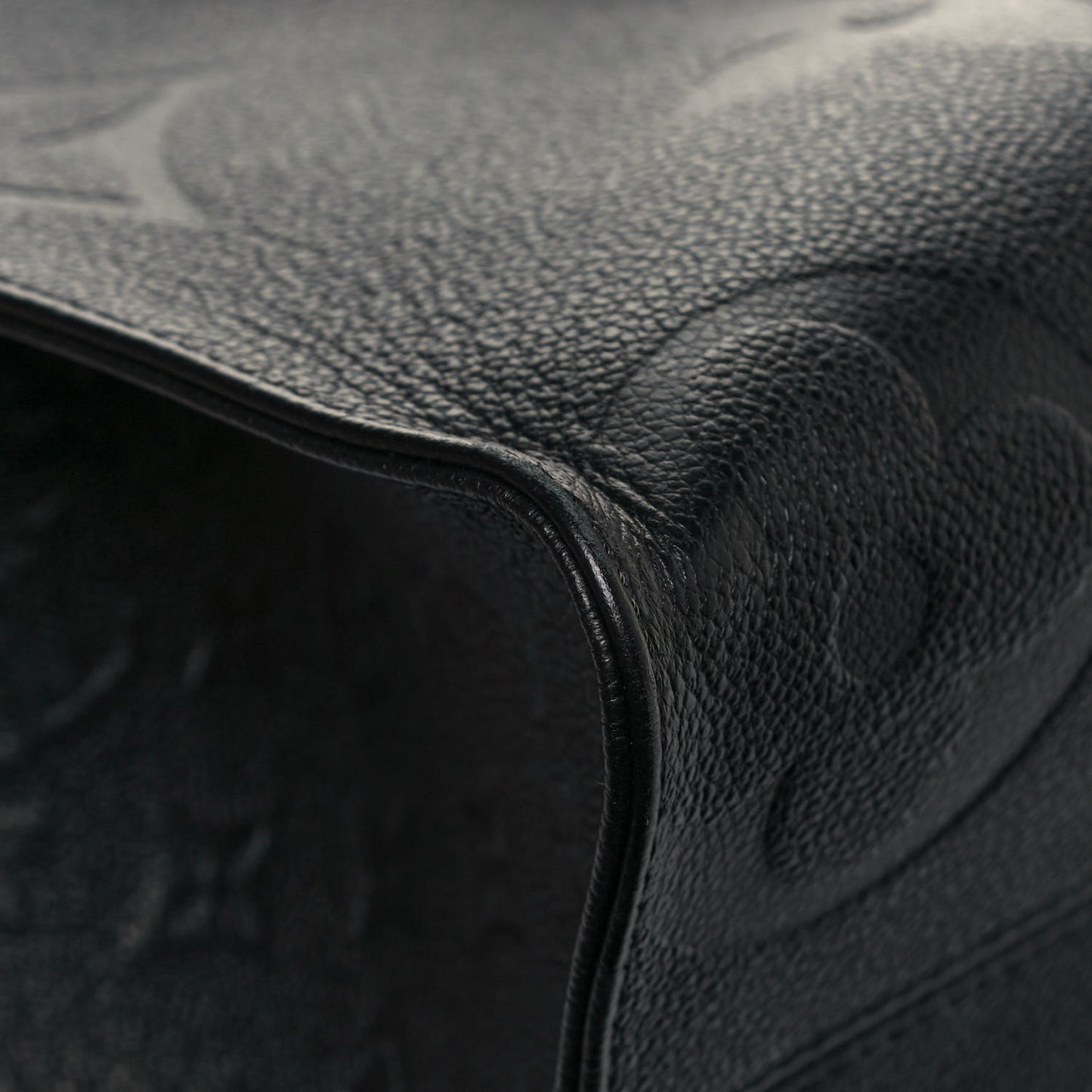 Empreinte Monogram Giant Onthego MM Black