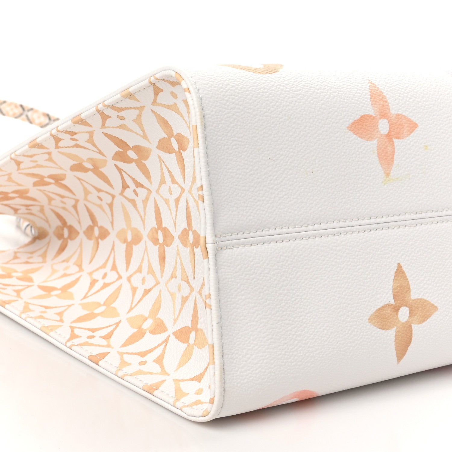 Louis Vuitton Monogram Giant By The Pool 2.0 Onthego MM Beige 8 of 9