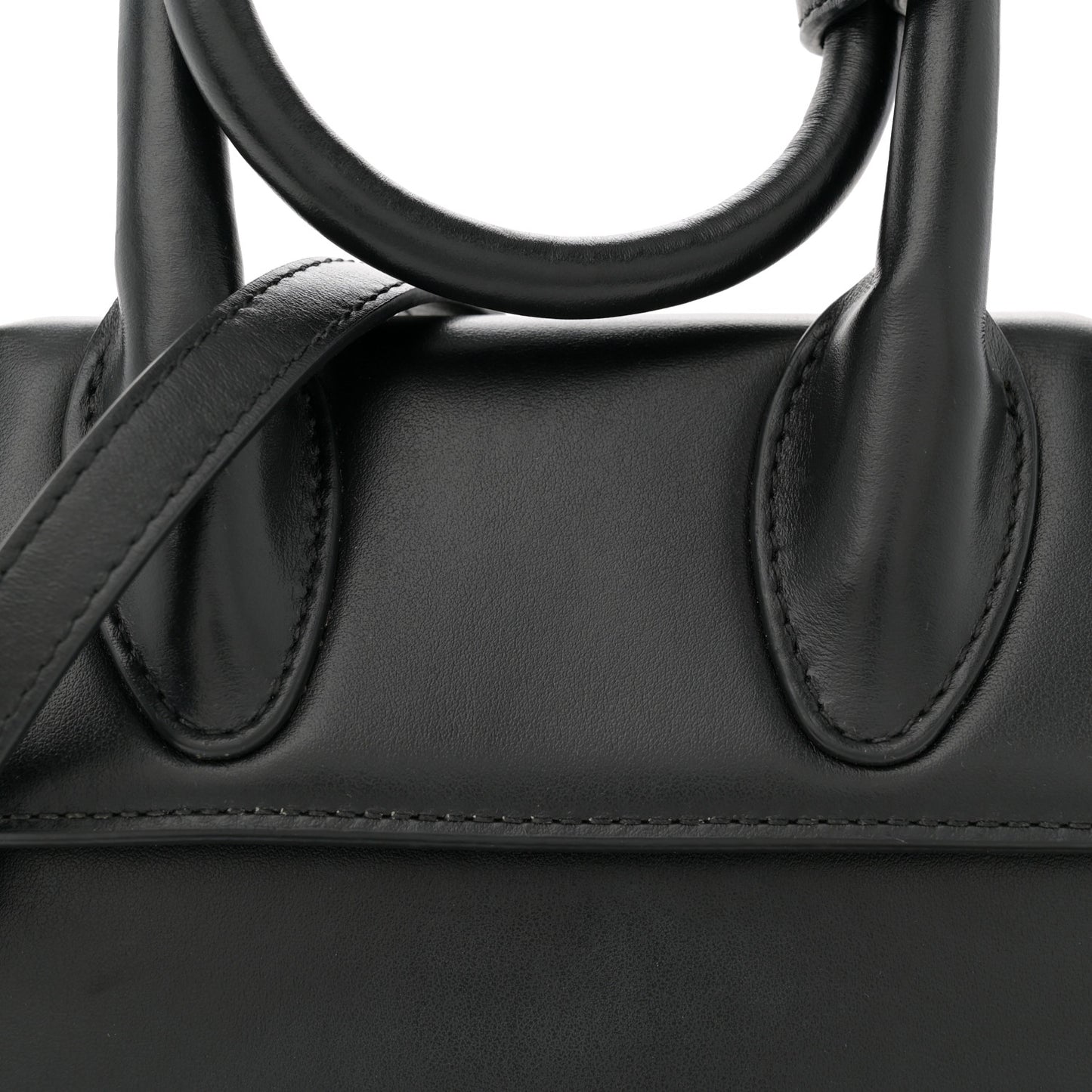 Smooth Calfskin Le Chiquito Noeud Black