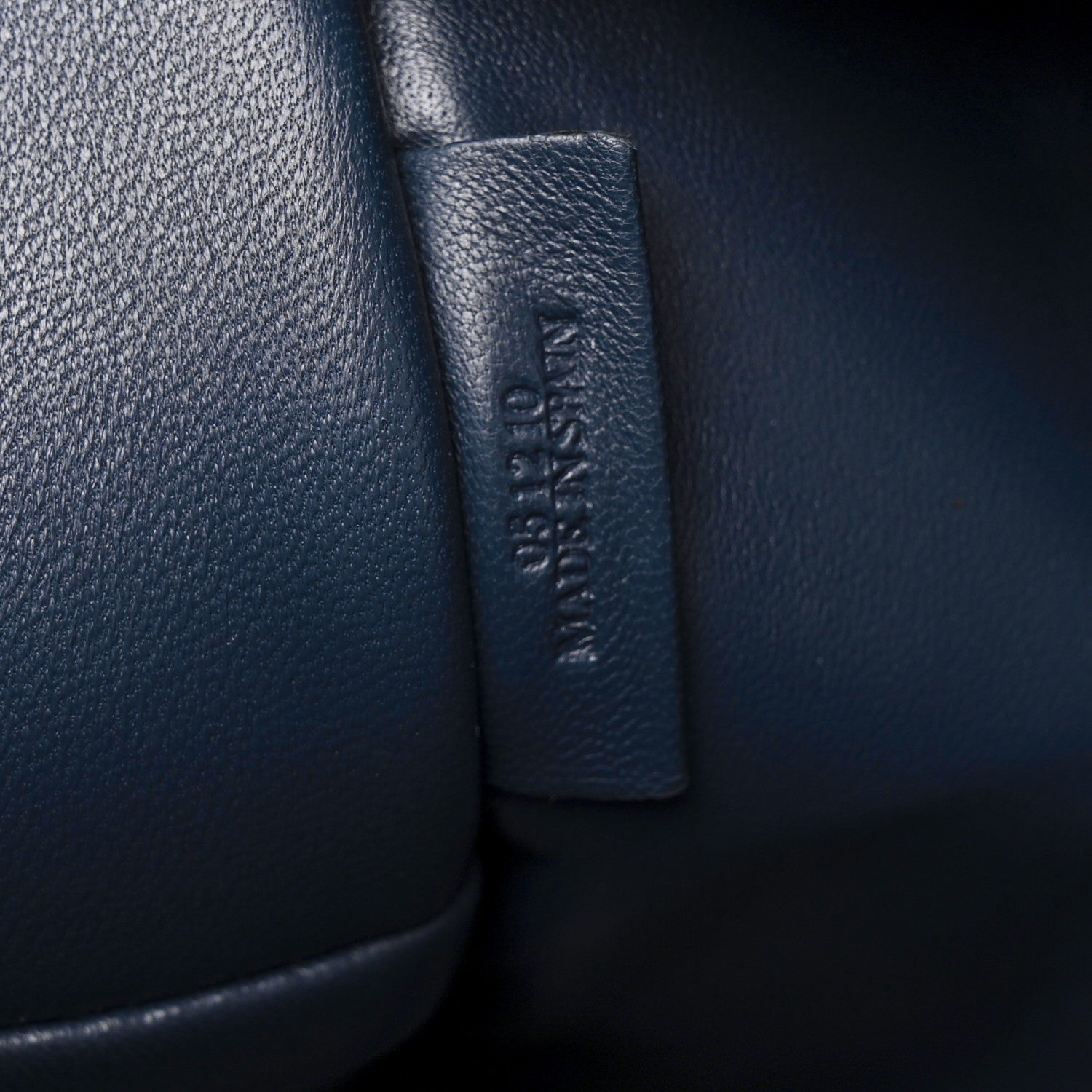 Loewe Calfskin Amazona 36 Marine 7 of 11