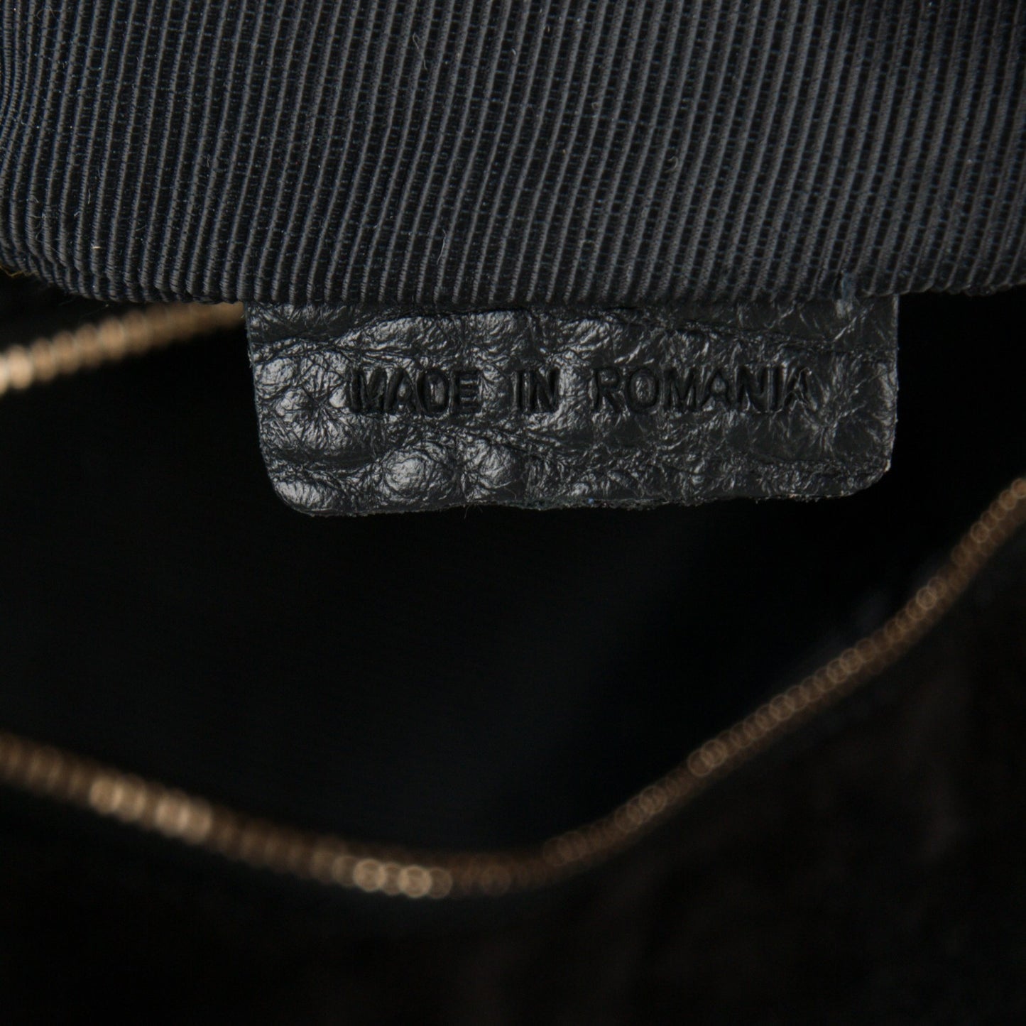 Signature Grain Large Mildenhall Shoulder Bag Black