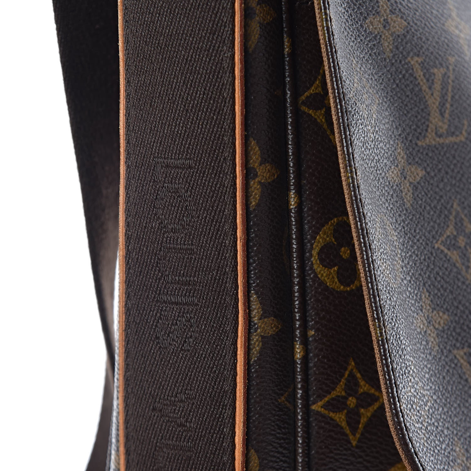 Louis Vuitton Monogram Beaubourg MM Messenger Bag 11 of 13