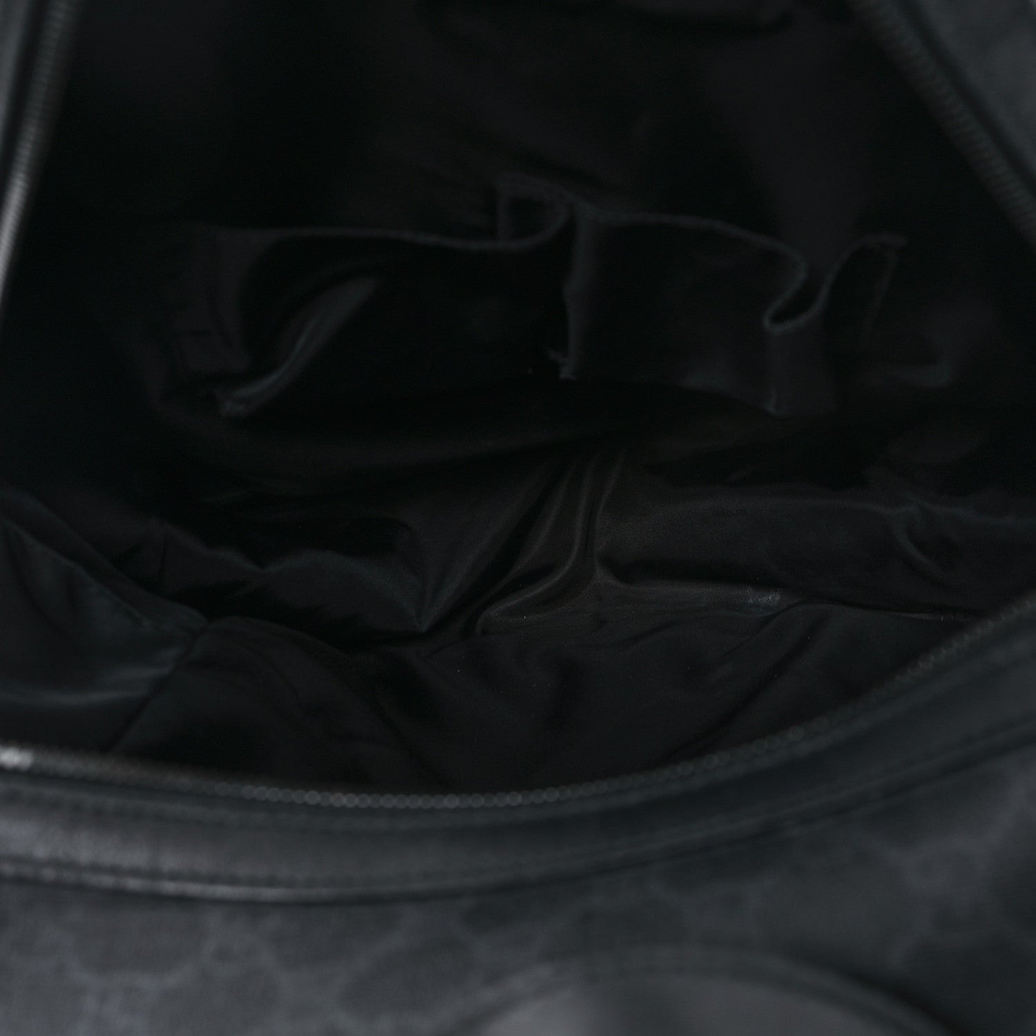 Gucci GG Supreme Monogram Medium Day Backpack Grey Black 5 of 12