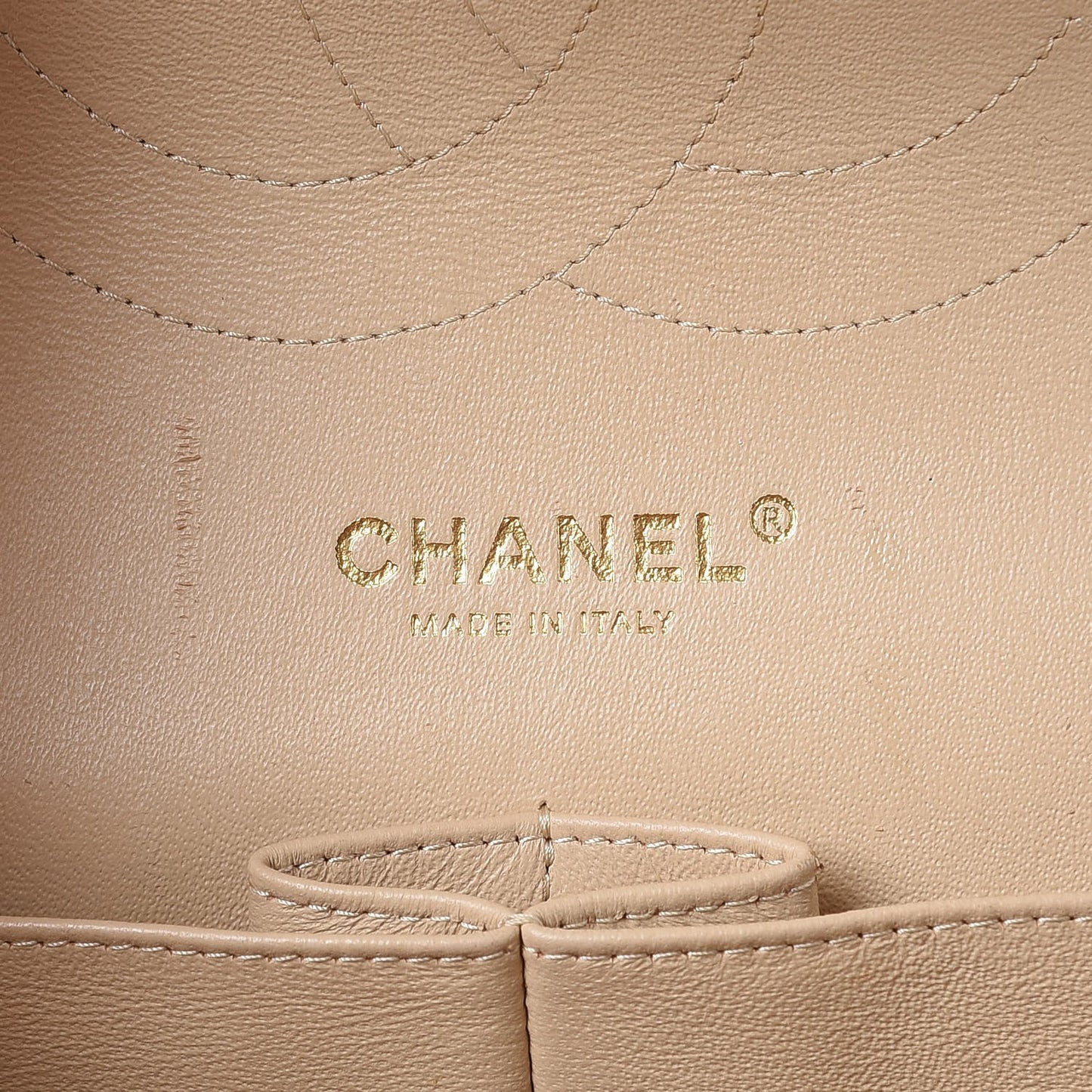 Caviar Quilted Jumbo Double Flap Beige Clair