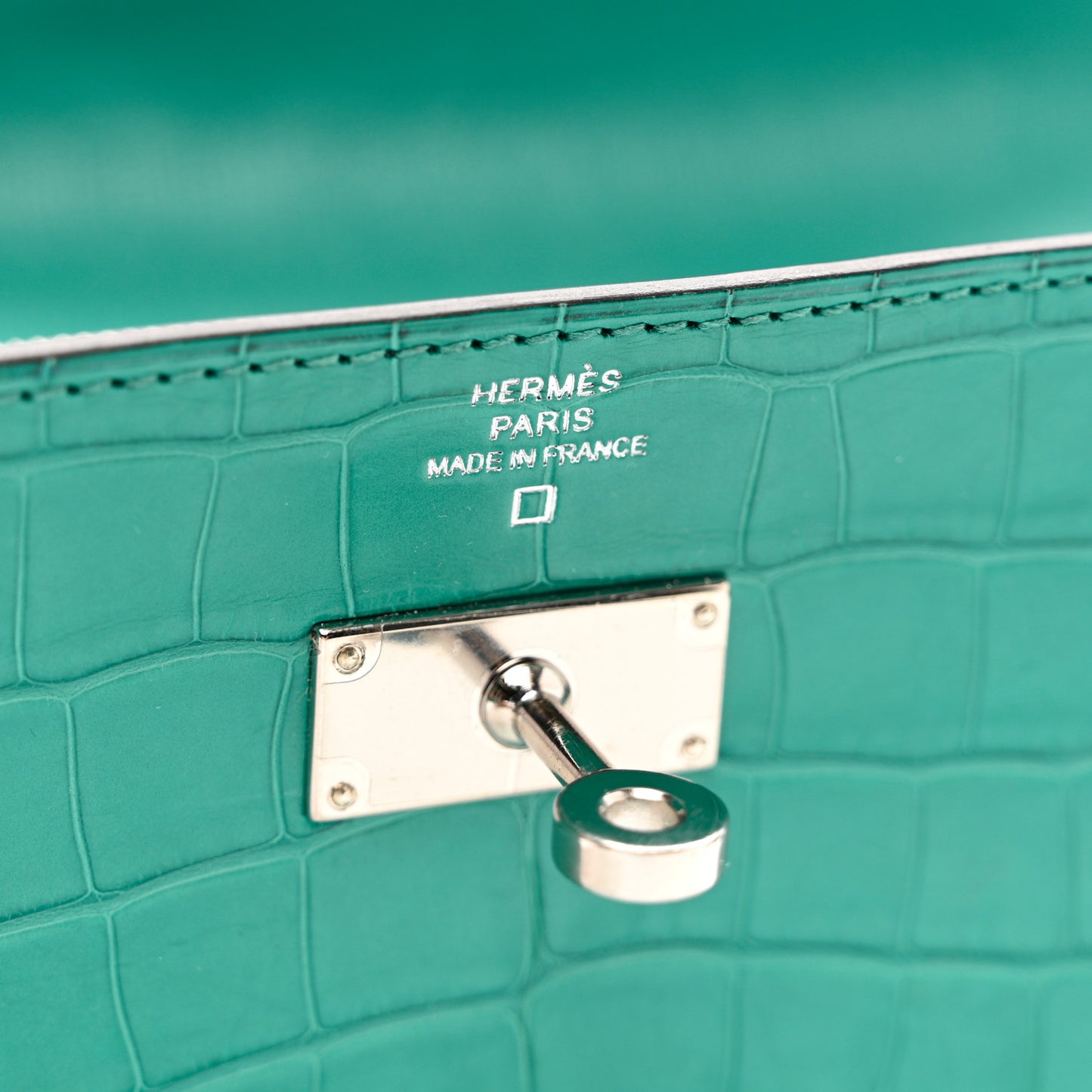 Matte Alligator Kelly Longue Wallet Bleu Paon
