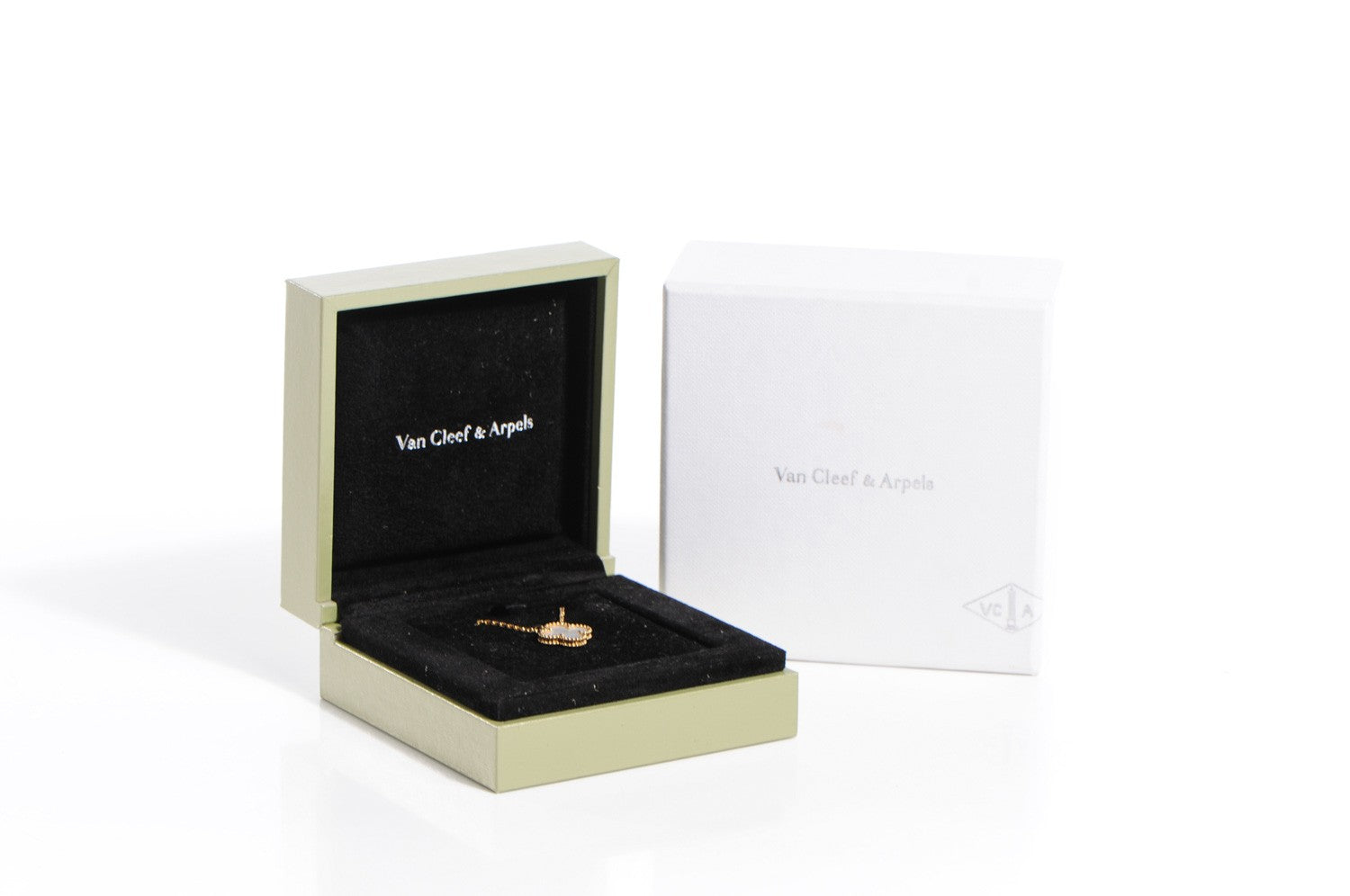 Van Cleef & Arpels 18K Yellow Gold Mother of Pearl Vintage Alhambra Pendant Necklace 6 of 6