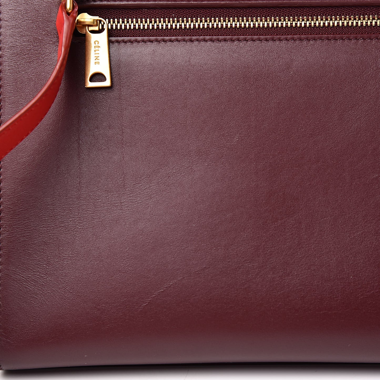 Satin Baby Grained Calfskin Small Trapeze Carmin