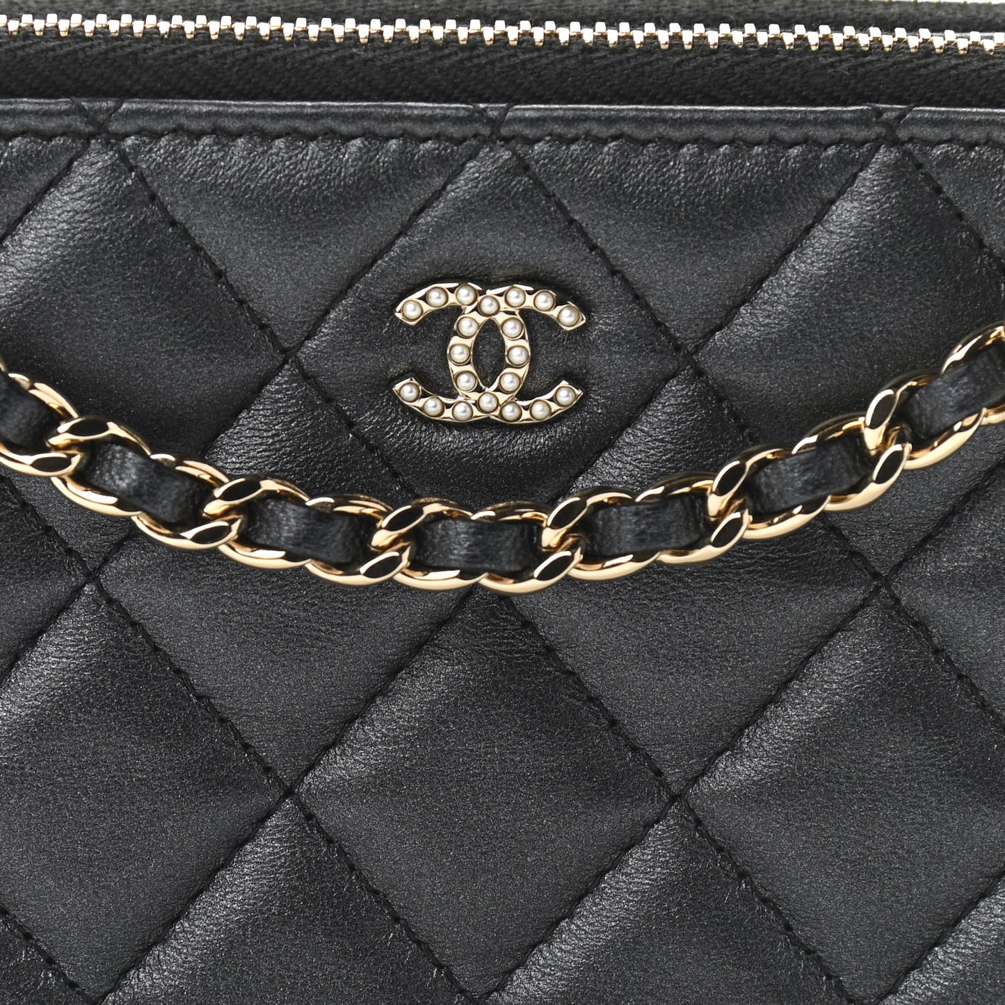 Iridescent Lambskin Quilted Pearl Clutch With Chain Black
