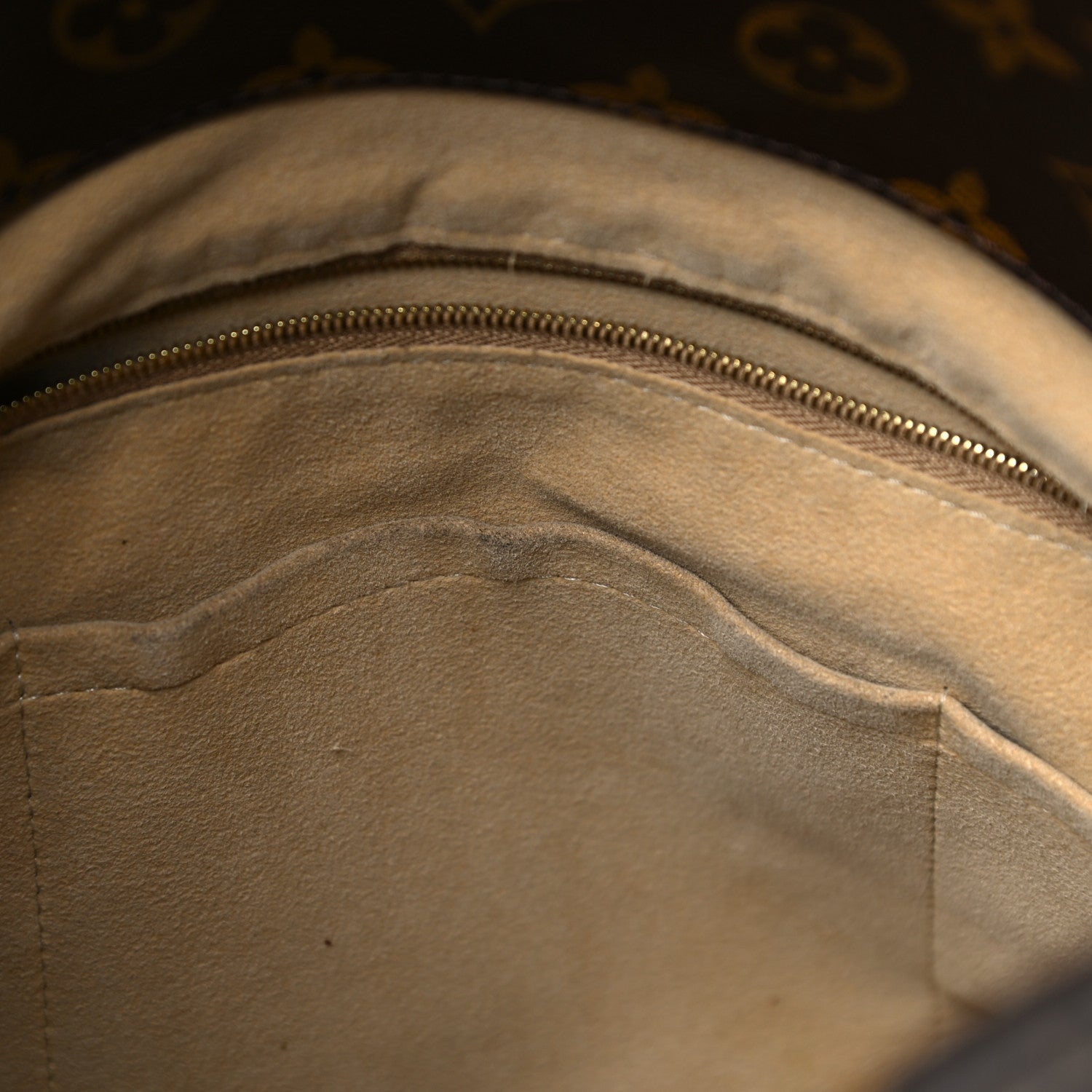Louis Vuitton Monogram Artsy MM 12 of 15