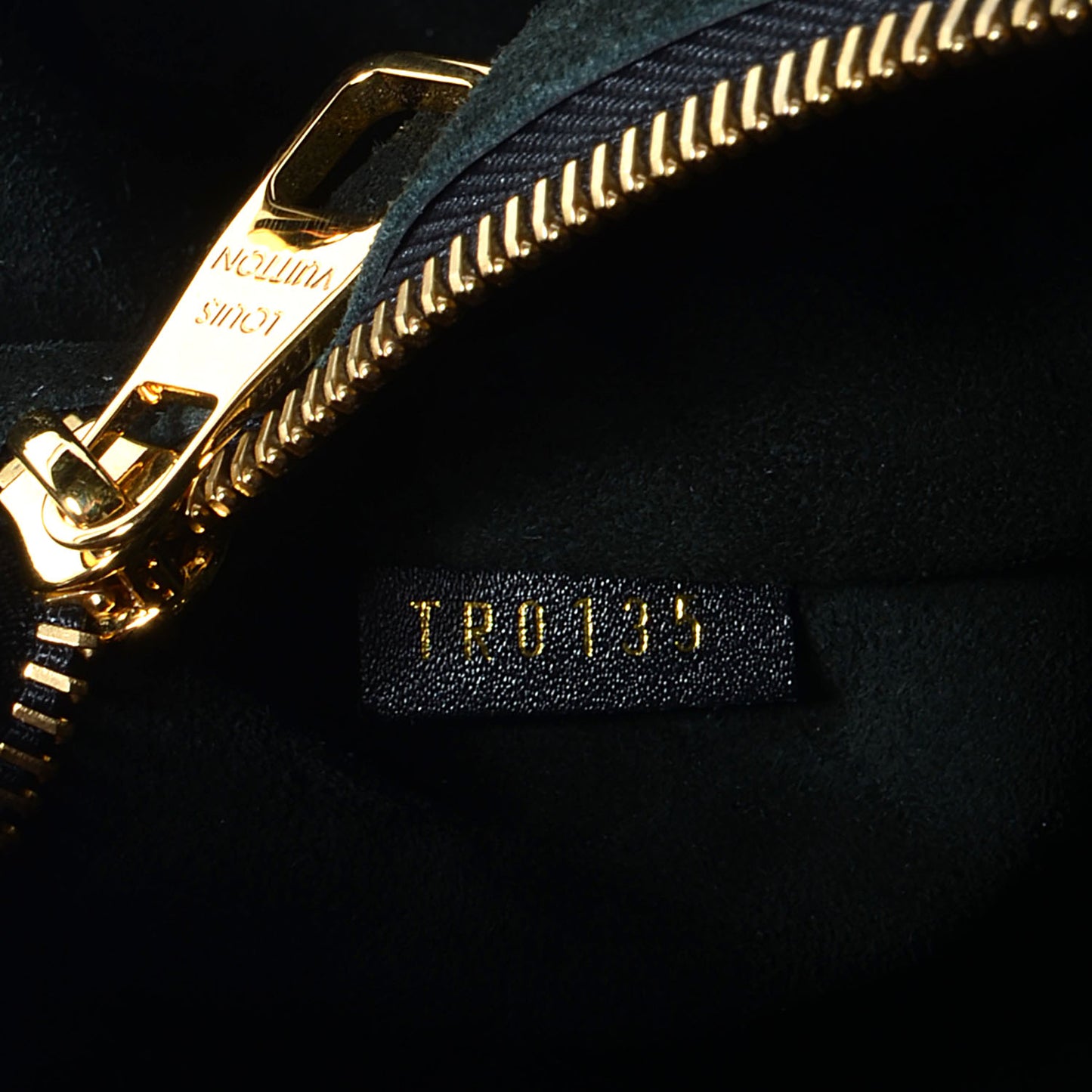 Veau Cachemire Tote W PM Black
