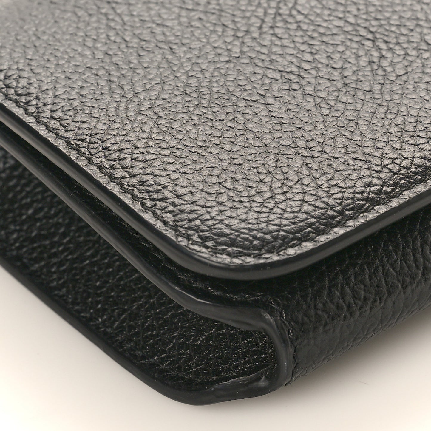 Grained Calfskin Logo Cash Phone Holder Wallet On Chain Black White