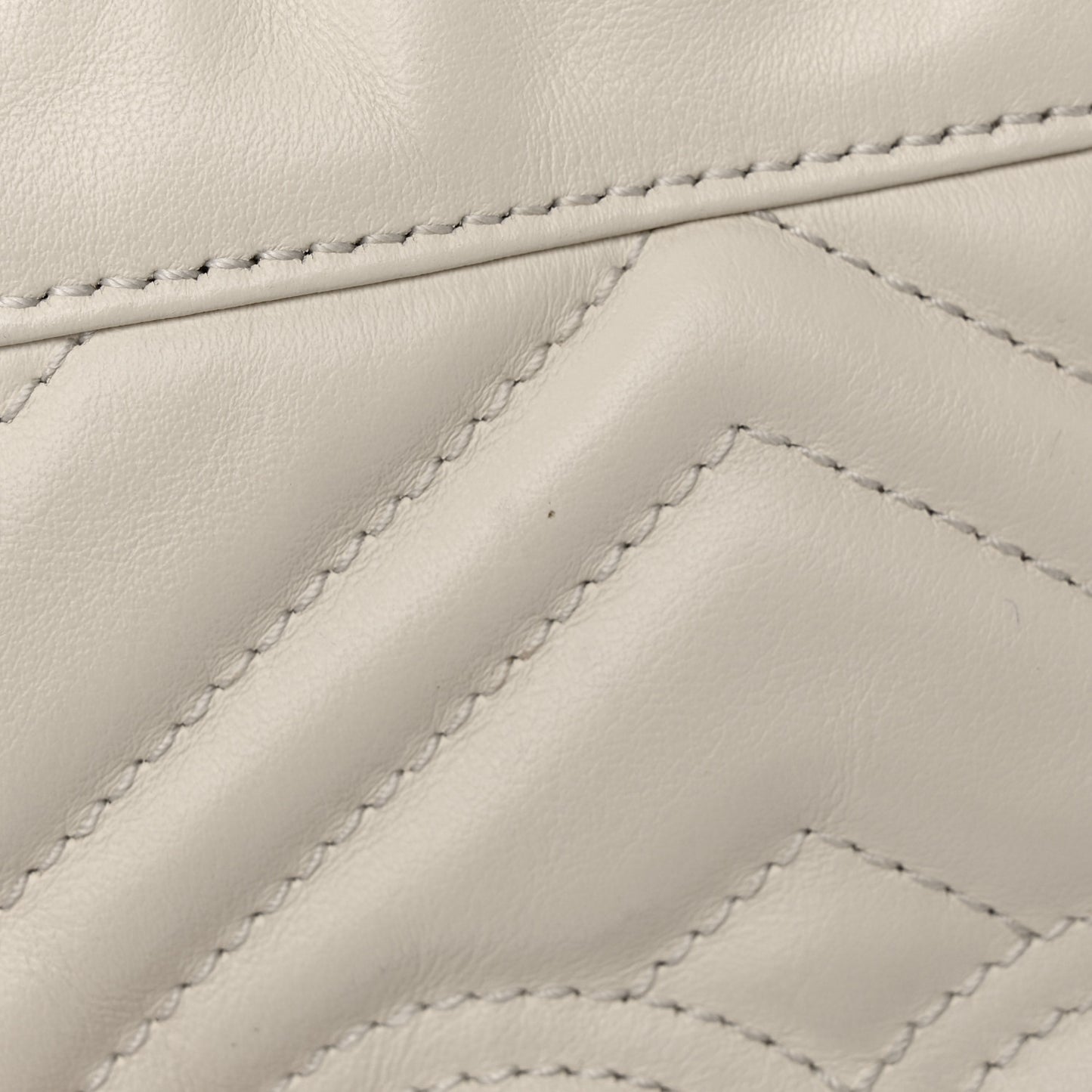 Calfskin Matelasse Mini GG Marmont 2.0 Bucket Bag White