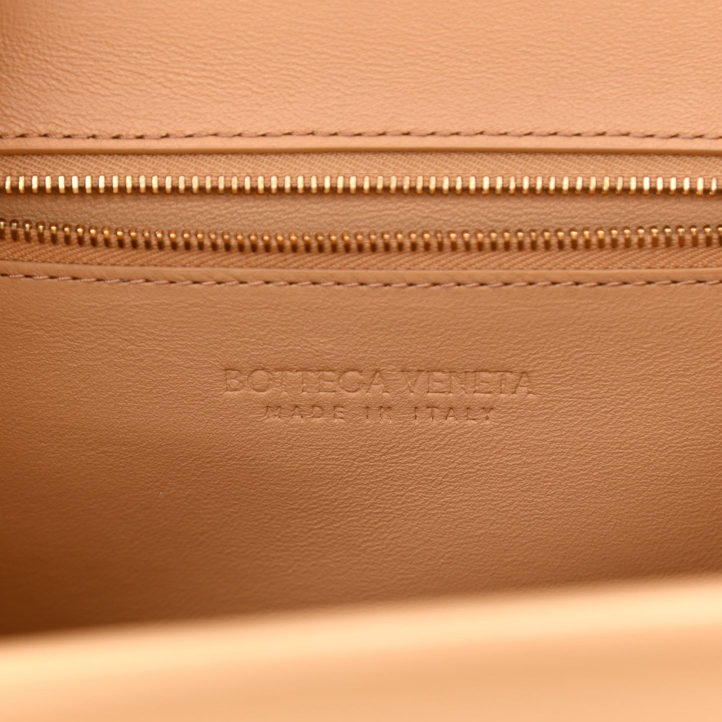 Box Calfskin Nappa Clip Bag Almond Gold
