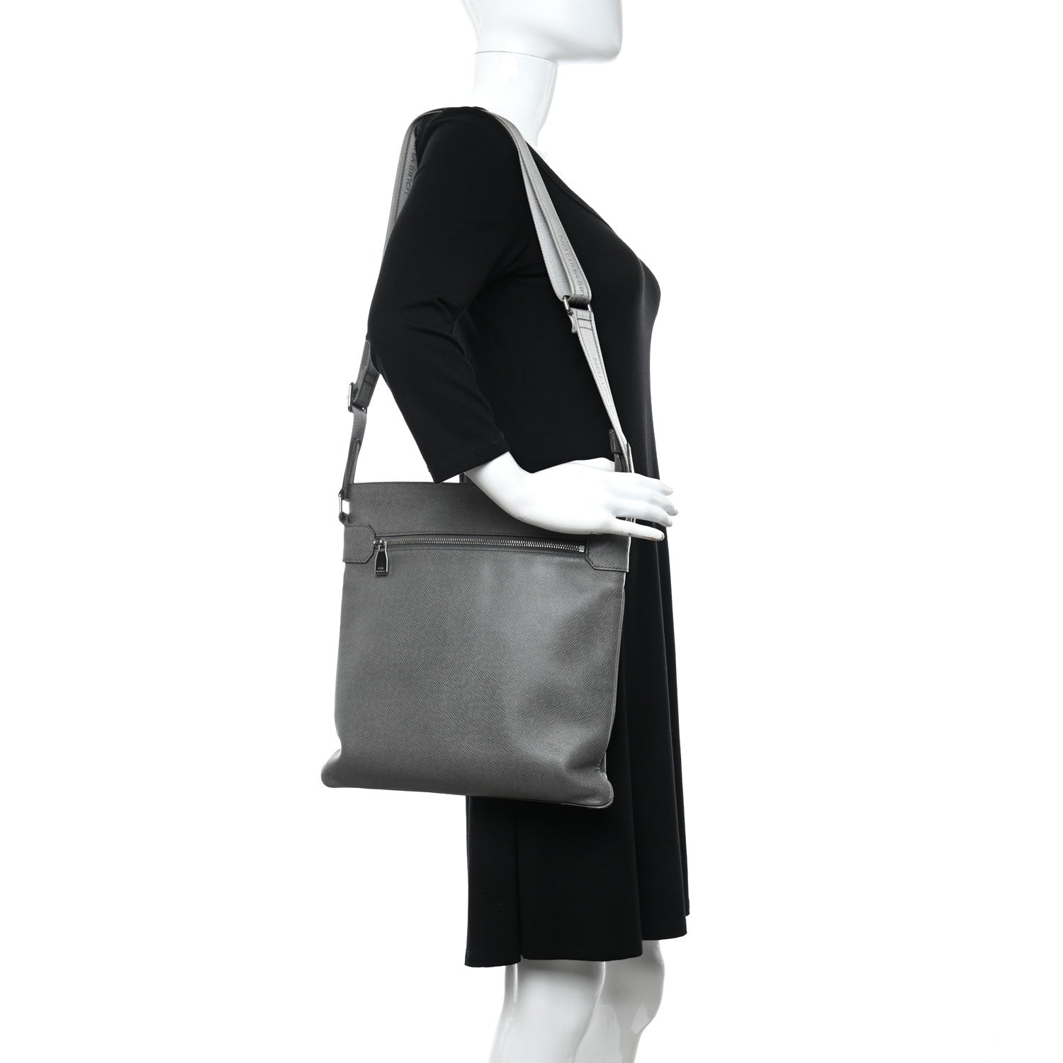 Louis Vuitton Taiga Sasha Messenger Glacier 3 of 8