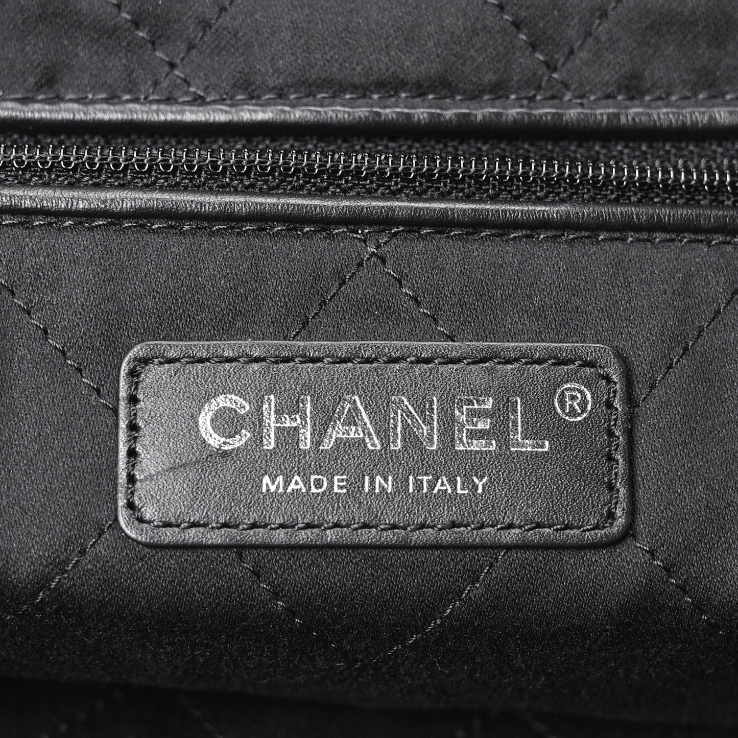 Shiny Calfskin Quilted Monochrome Small Chanel 22 Black