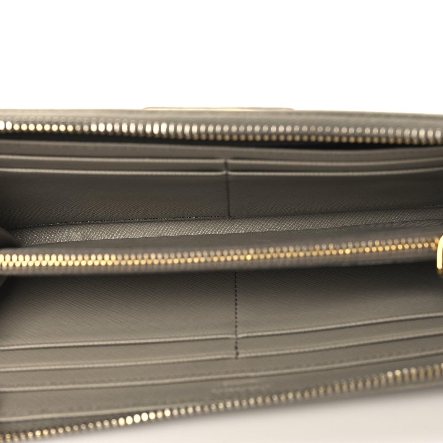 Saffiano Triangle Half Zip Wallet Pomice