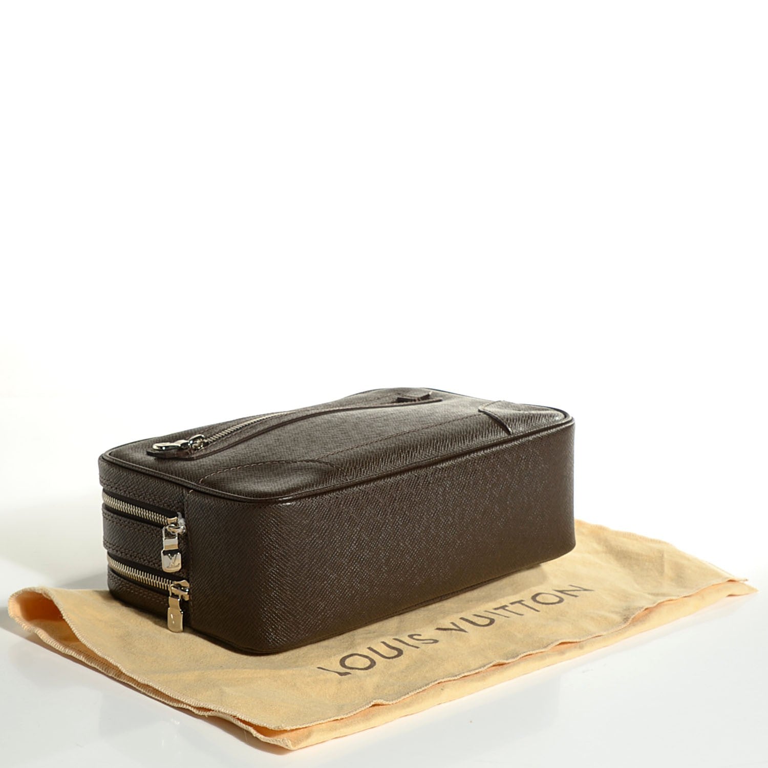 Louis Vuitton Taiga Pavel Grizzli 4 of 7