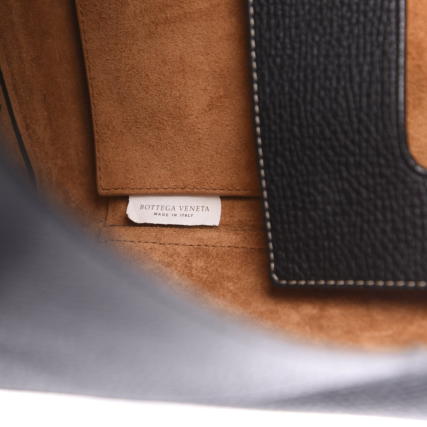 Grainy Calfskin Medium Arco Black