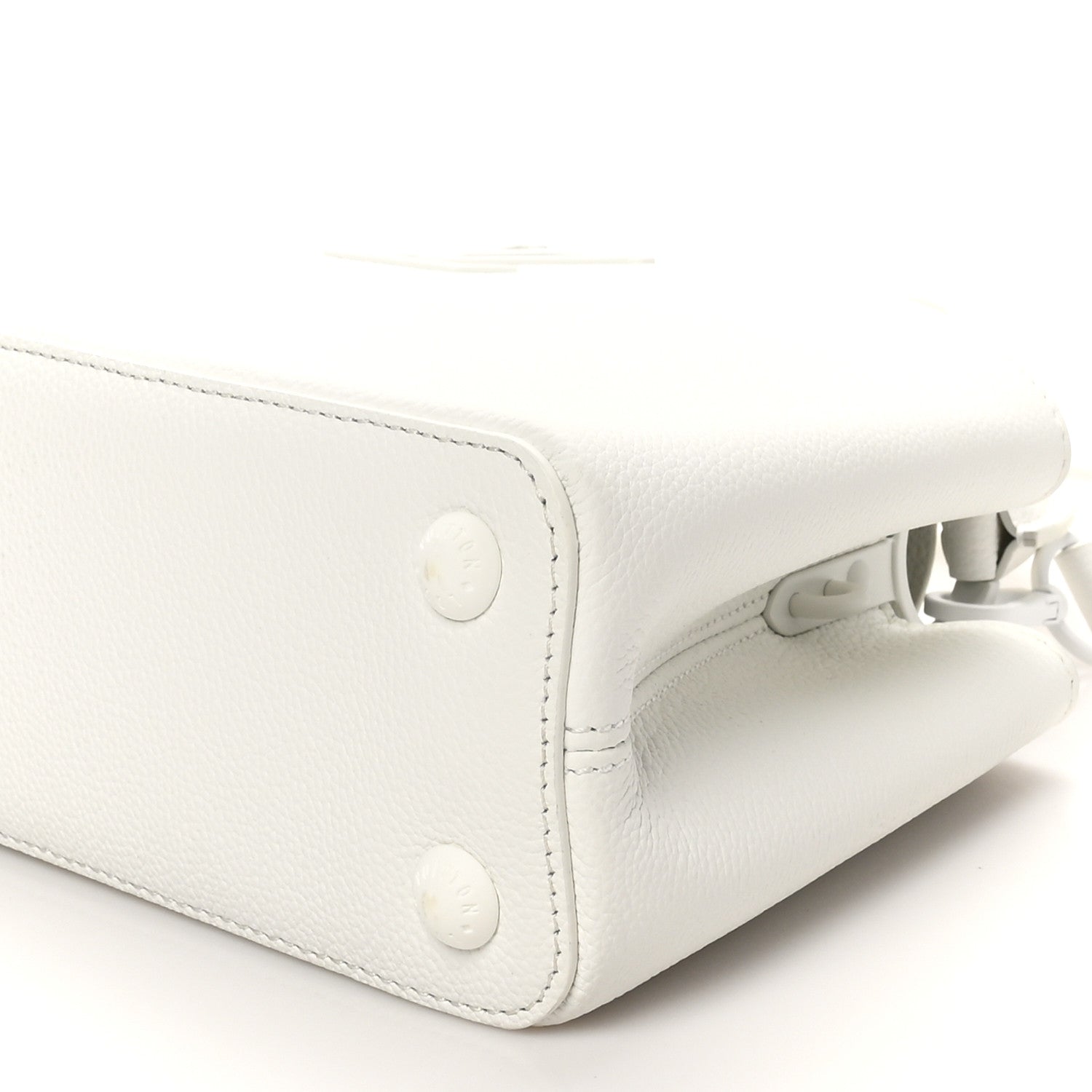Louis Vuitton Taurillon Capucines East West MM Optic White 9 of 10
