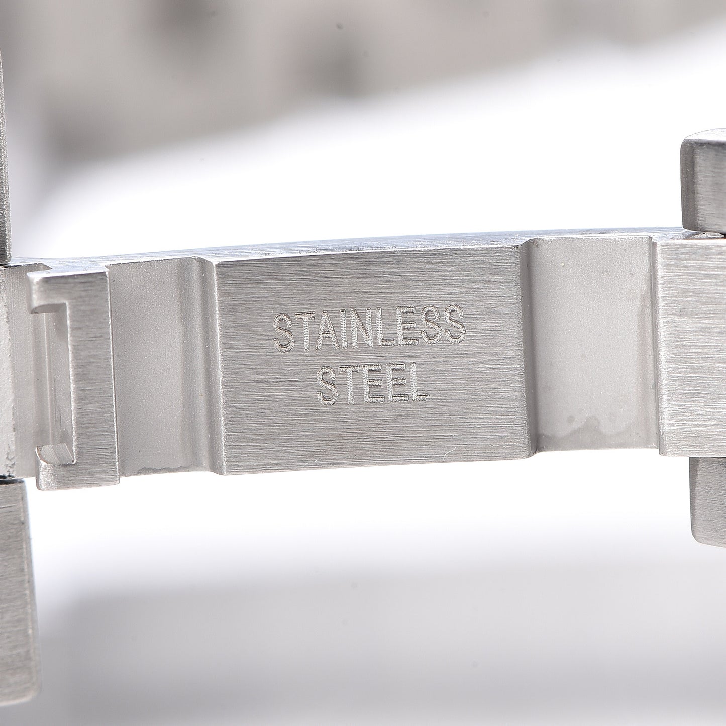 Stainless Steel 32mm Dive Quartz Watch White
