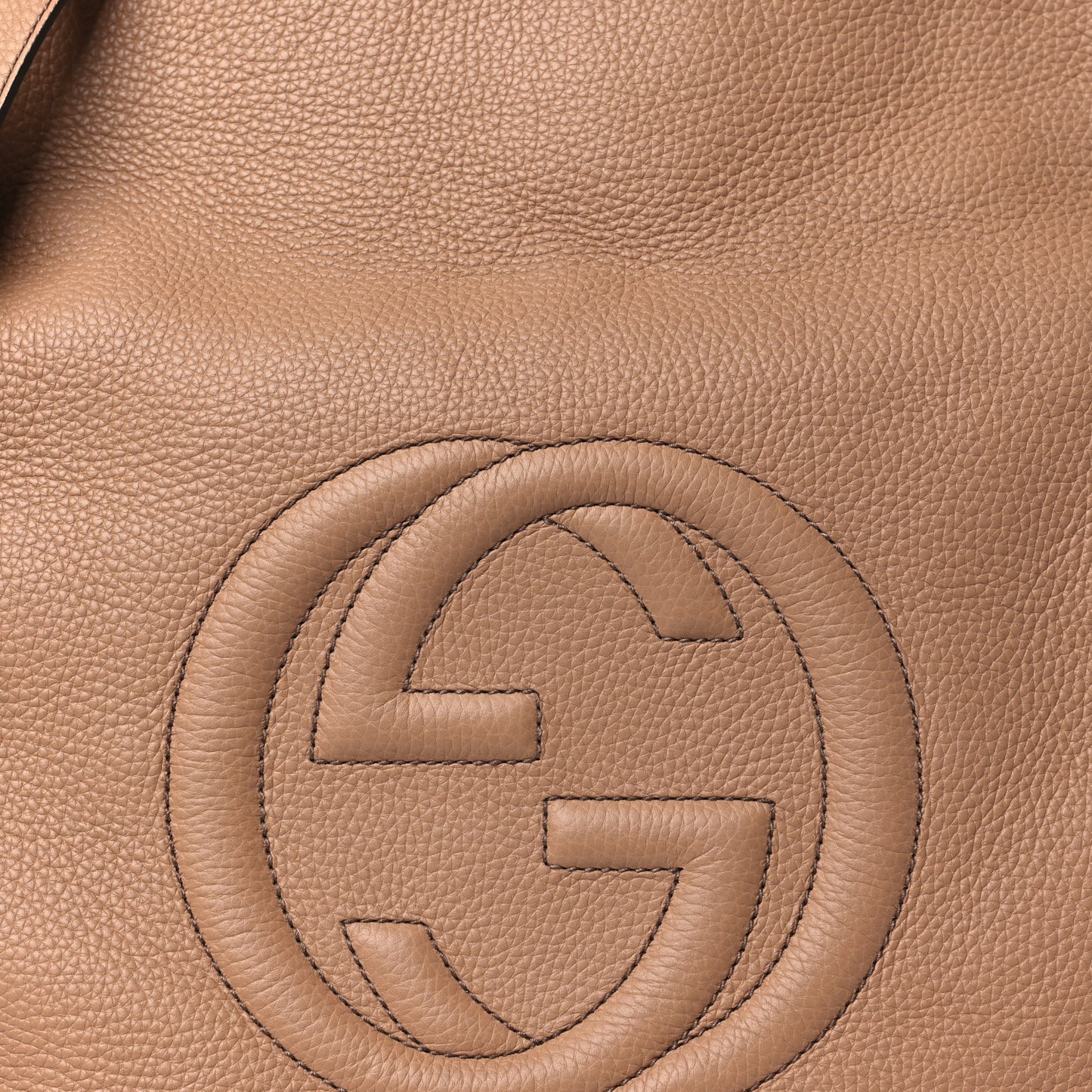 Pebbled Calfskin Large Soho Hobo Camelia