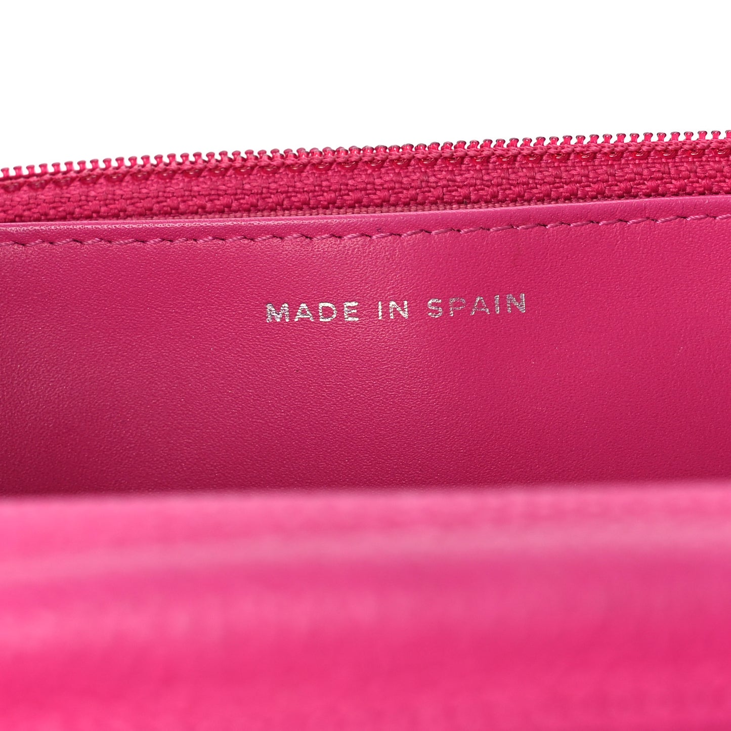 Caviar Quilted Wallet on Chain WOC Fuchsia