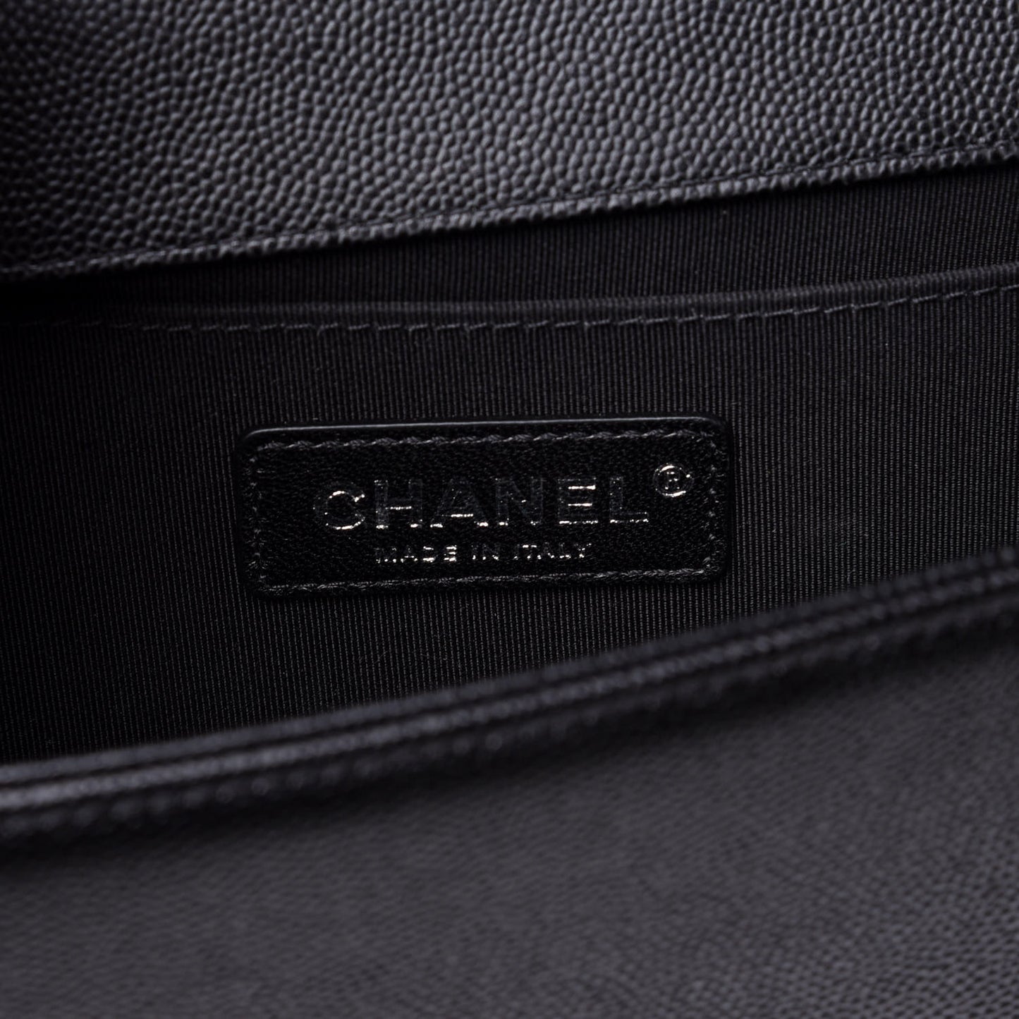 Caviar Quilted Medium Boy Flap Black