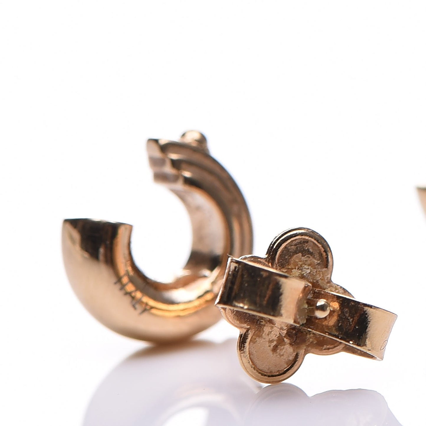 LV & Me Letter C Ear Stud Earrings
