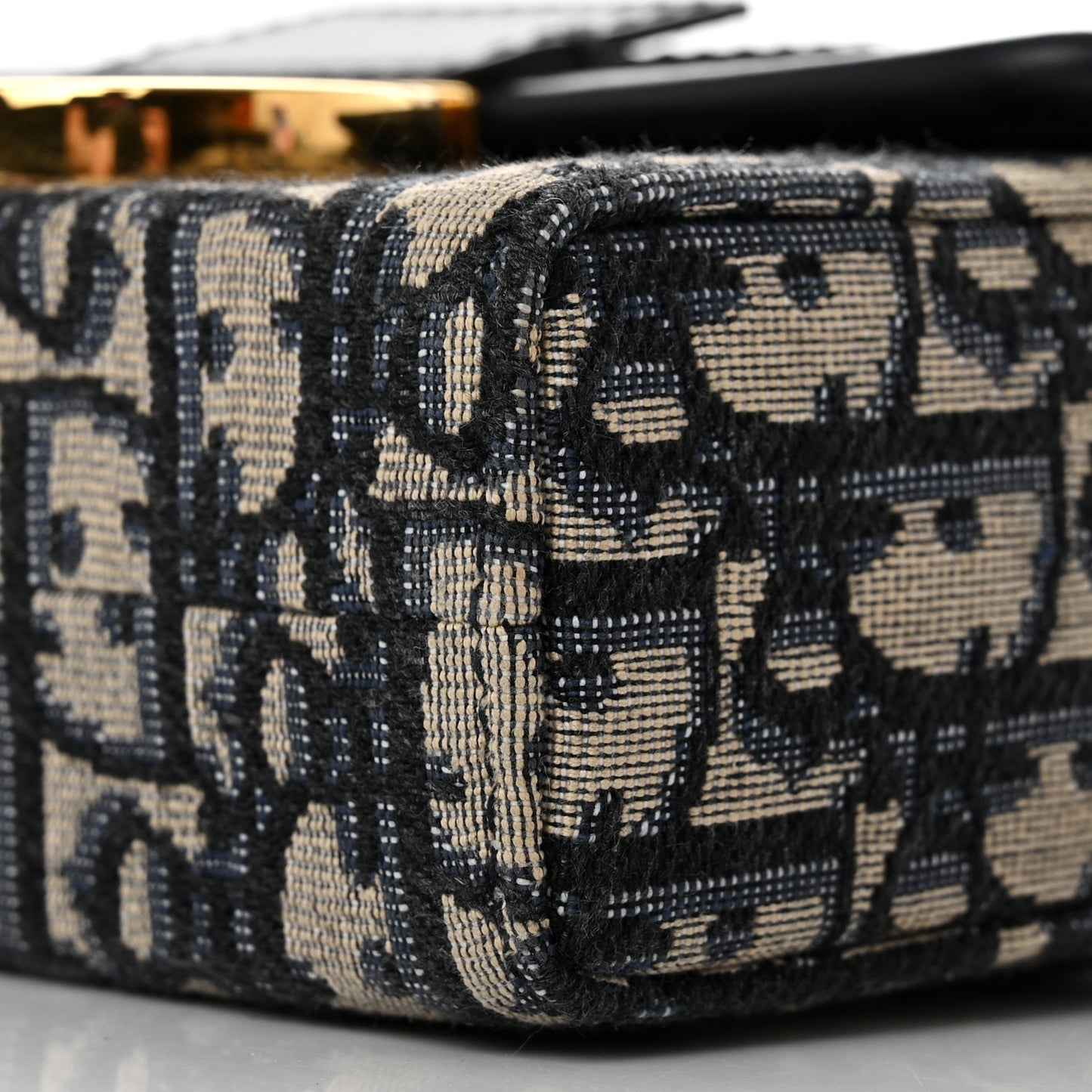 Oblique 30 Montaigne Box Bag Blue