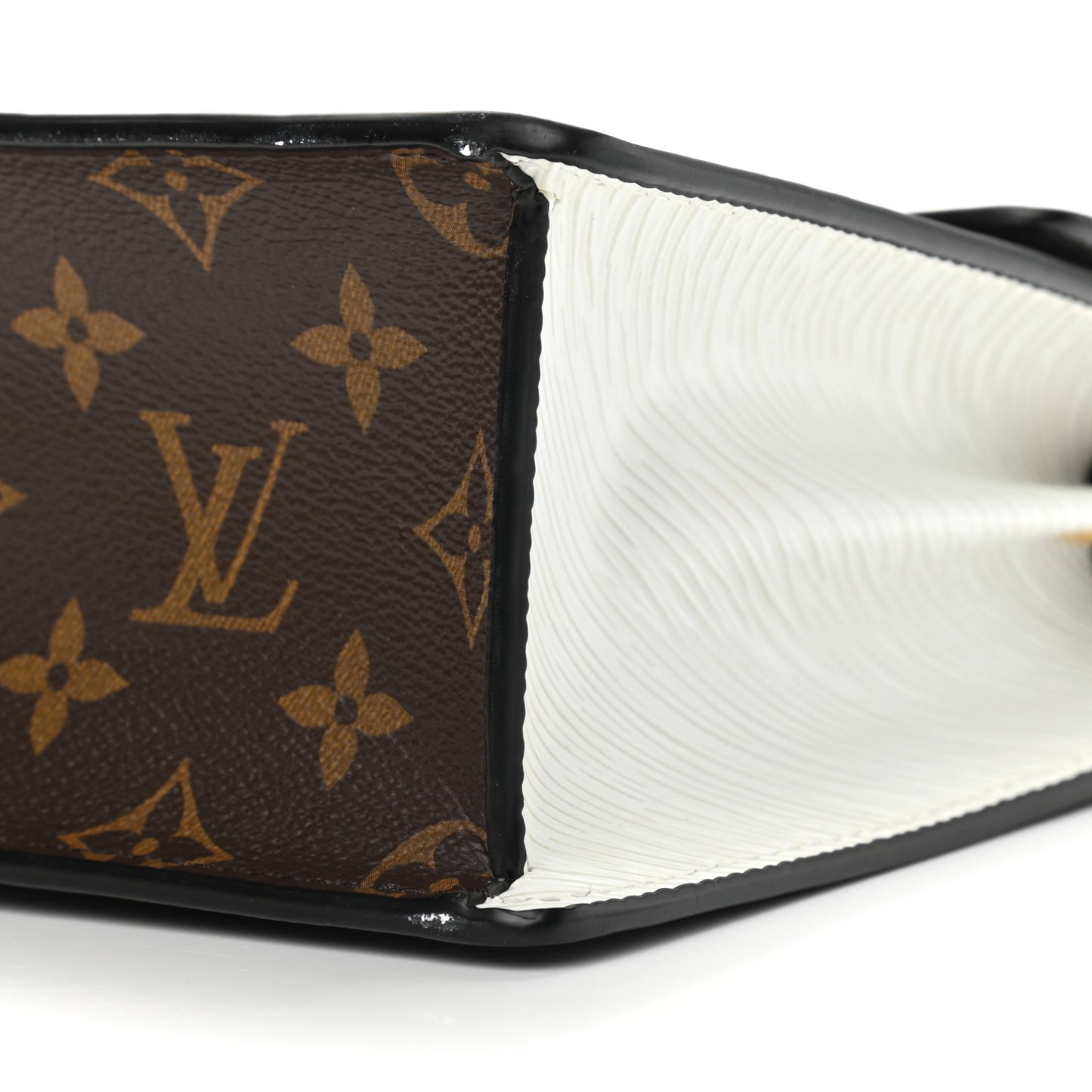 Vernis Epi Monogram Spring Street Black