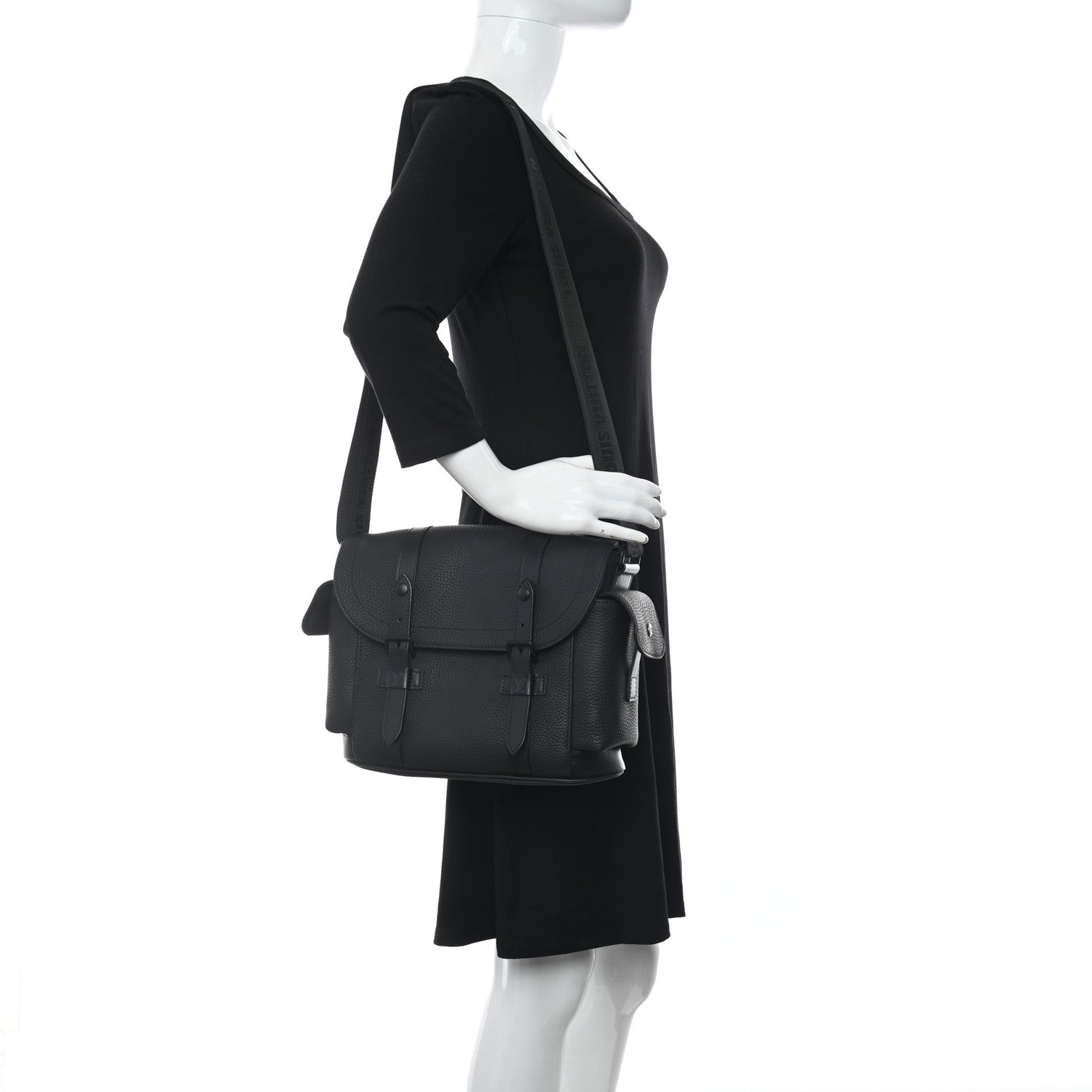 Louis Vuitton Taurillon Christopher Messenger Black 2 of 10