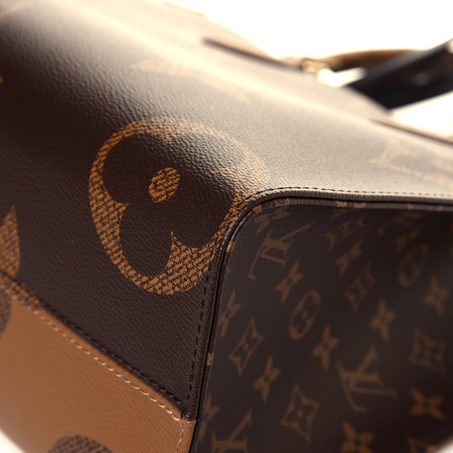 Reverse Monogram Giant Onthego MM