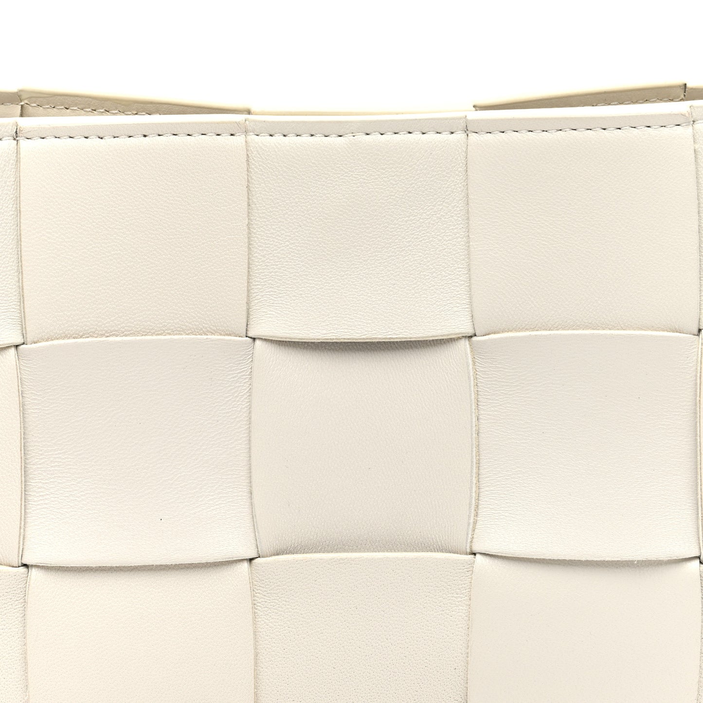 Calfskin Maxi Intrecciato Cassette Pouch On Strap Chalk