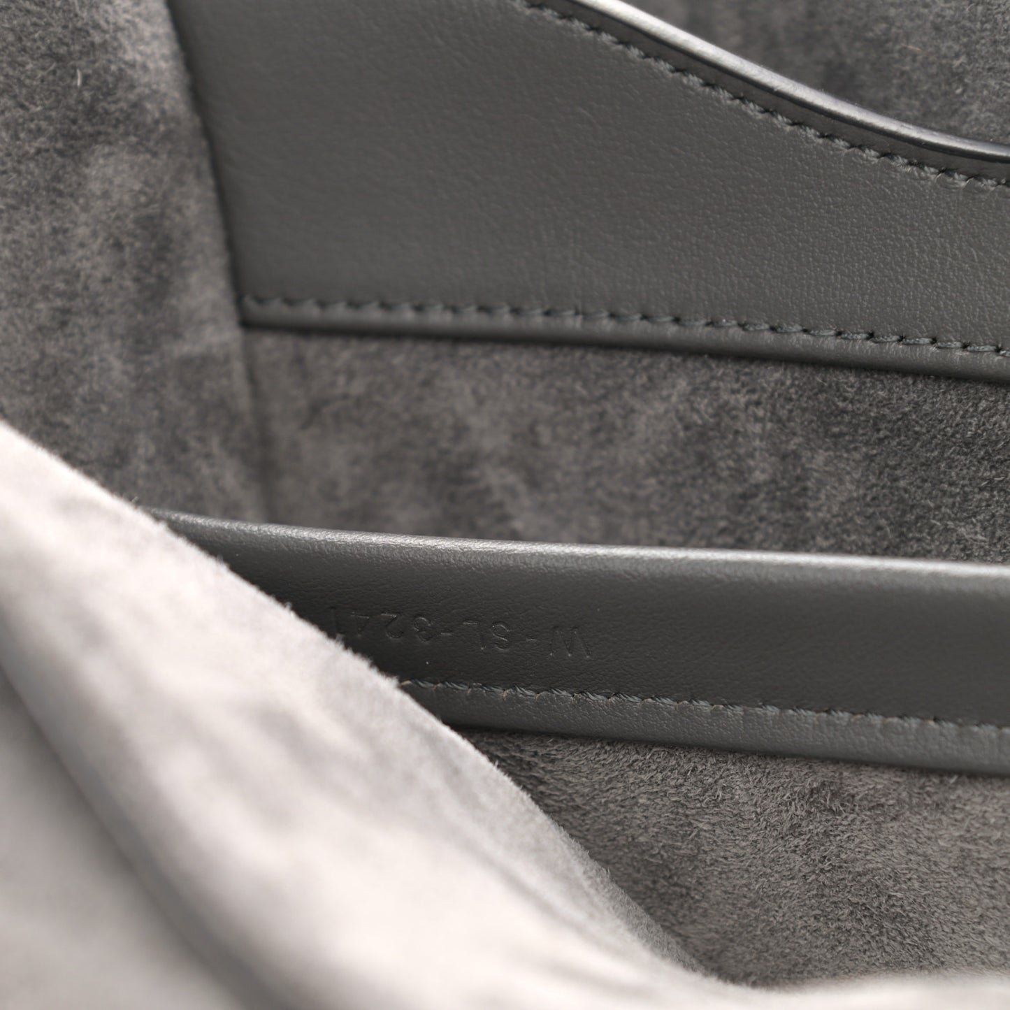 Calfskin Medium Soft 16 Bag Anthracite