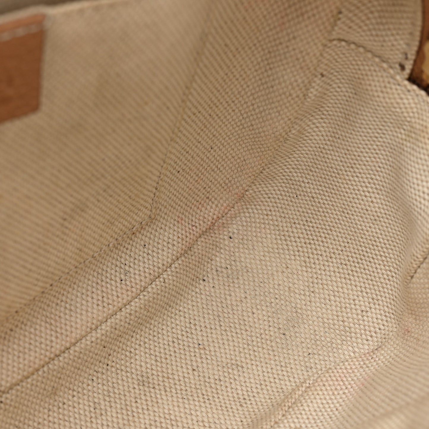 Pebbled Calfskin Small Soho Disco Bag Camelia