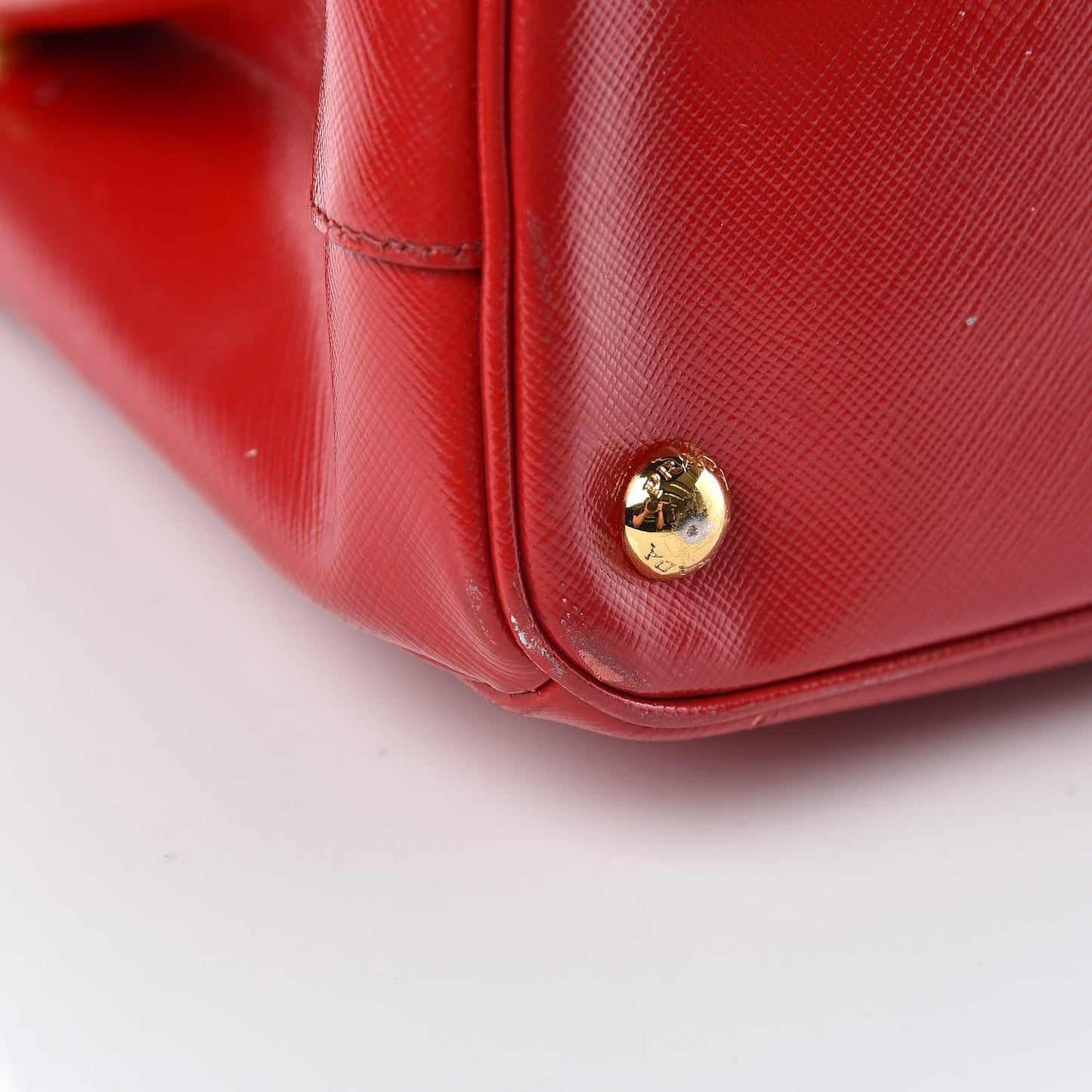 Saffiano Vernice Small Galleria Double Zip Rosso