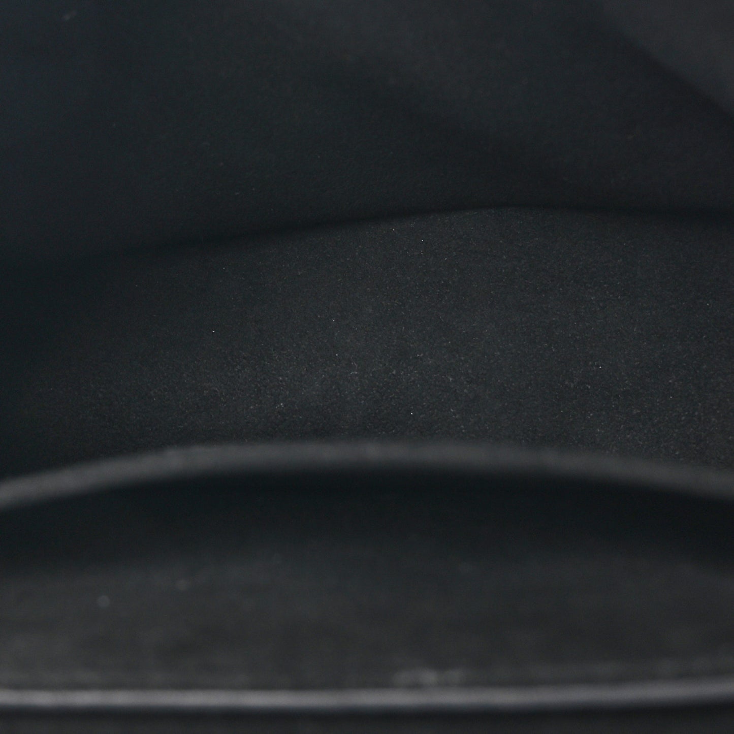 Grained Calfskin Lockme Tender Black