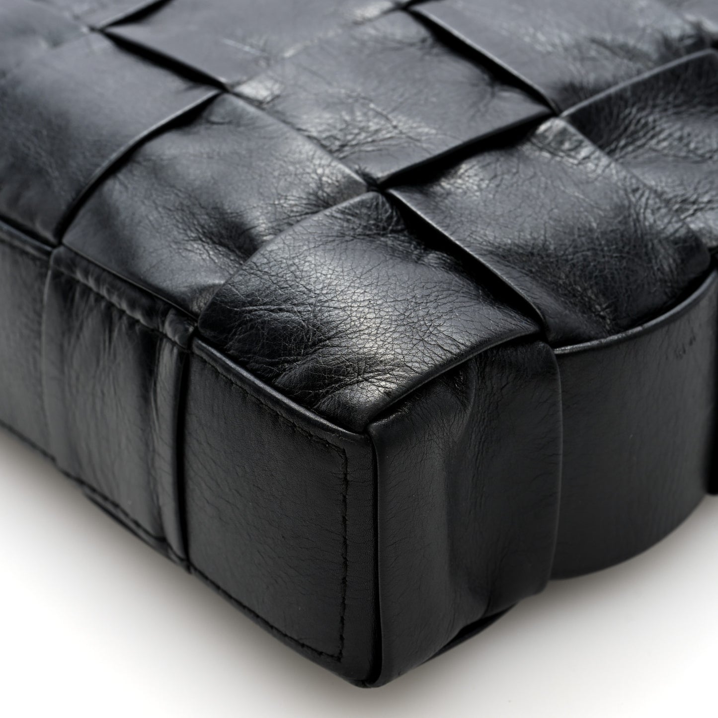 Paper Calfskin Maxi Intrecciato Cassette Messenger Black