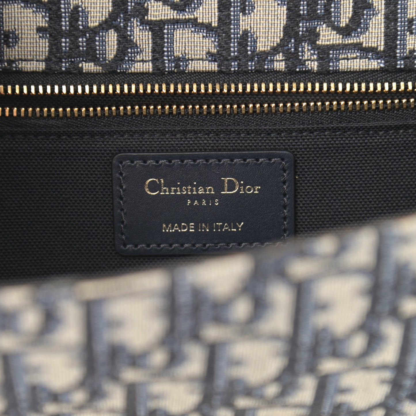Oblique 30 Montaigne Chain Flap Bag Blue
