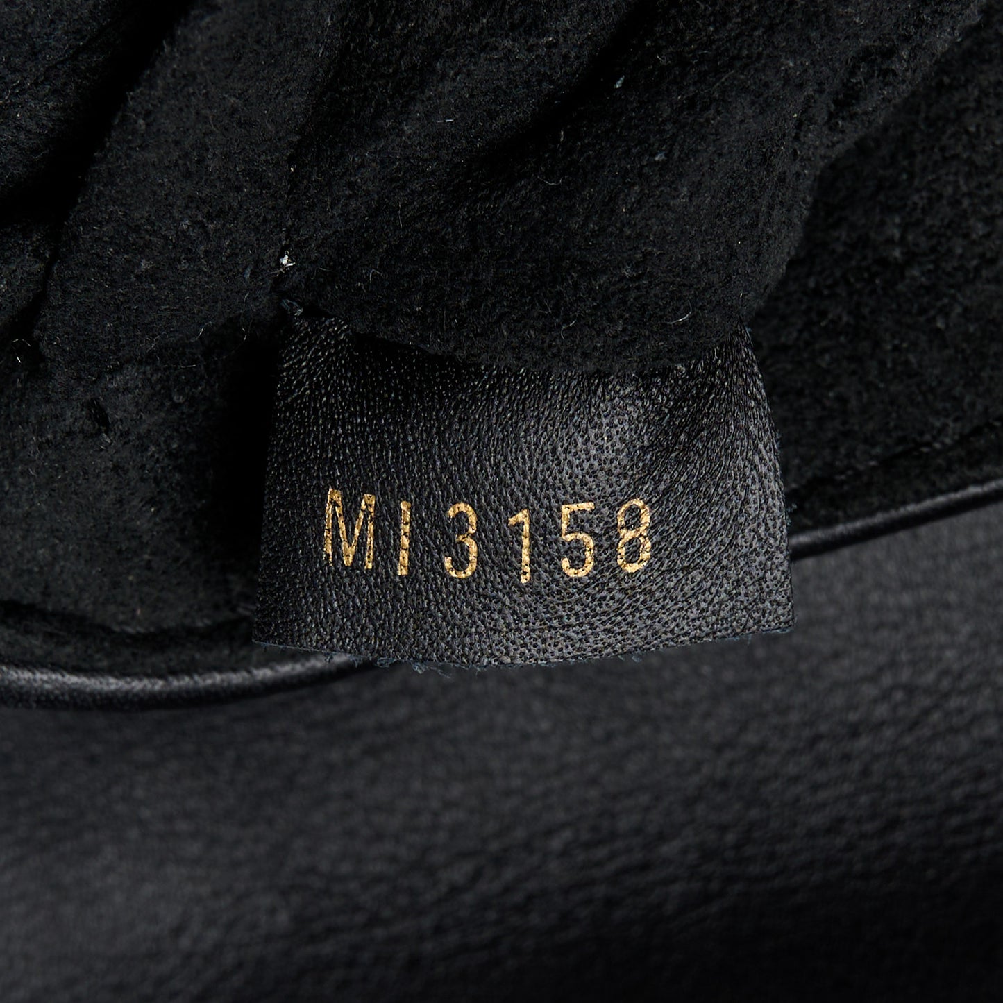 Calfskin New Wave Chain PM Black