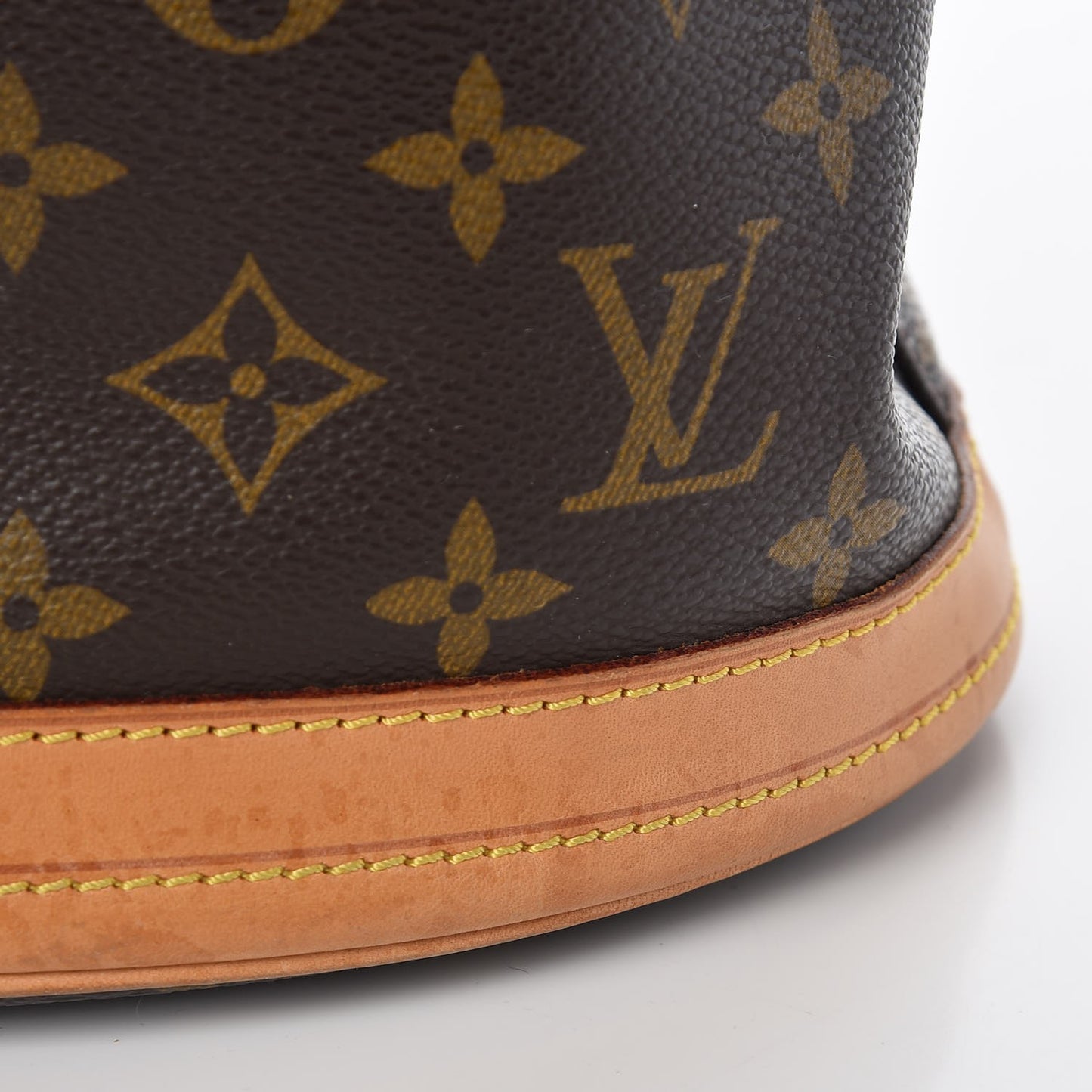 Monogram Petit Bucket 23