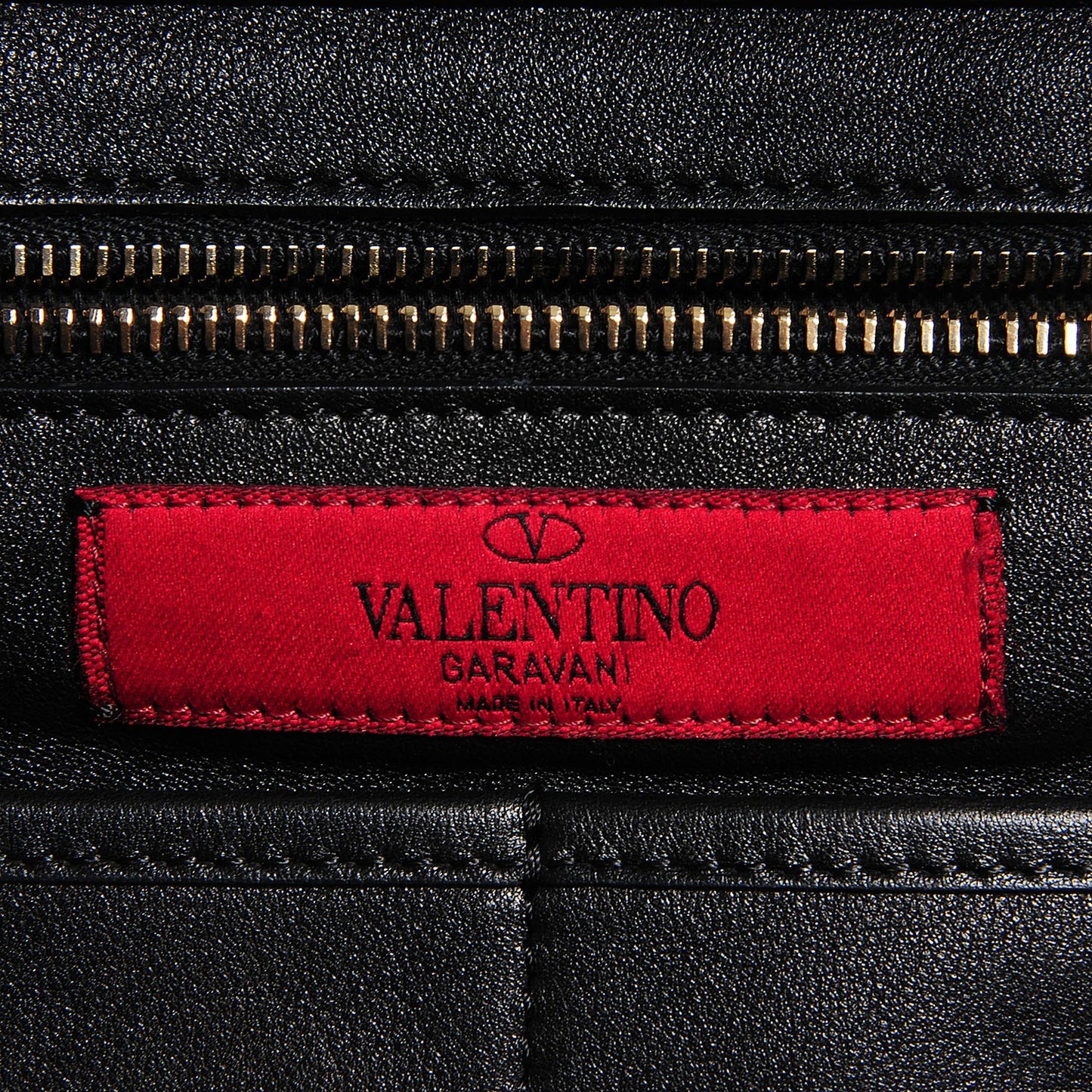 Vitello Medium Rockstud Tote Black