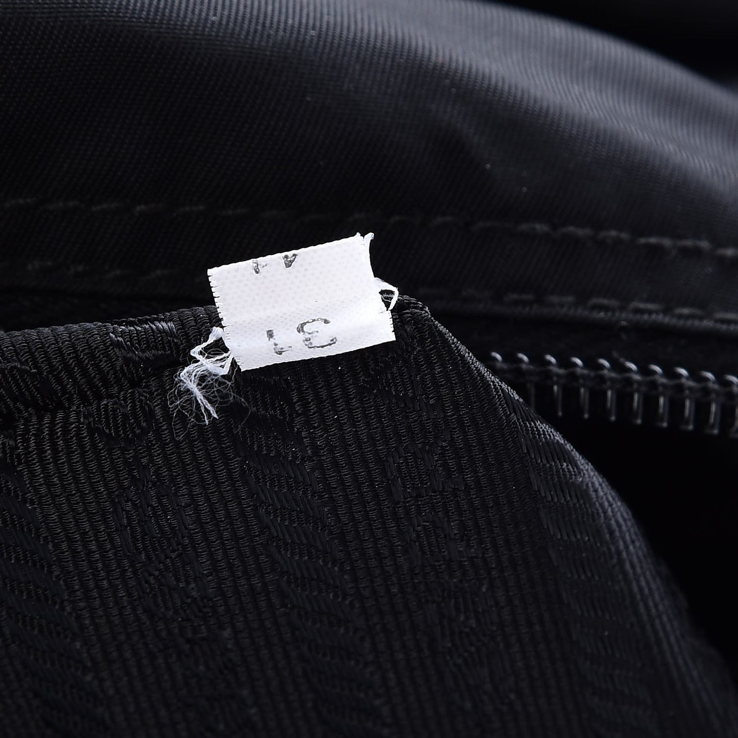 Nylon Vela Messenger Bag Black