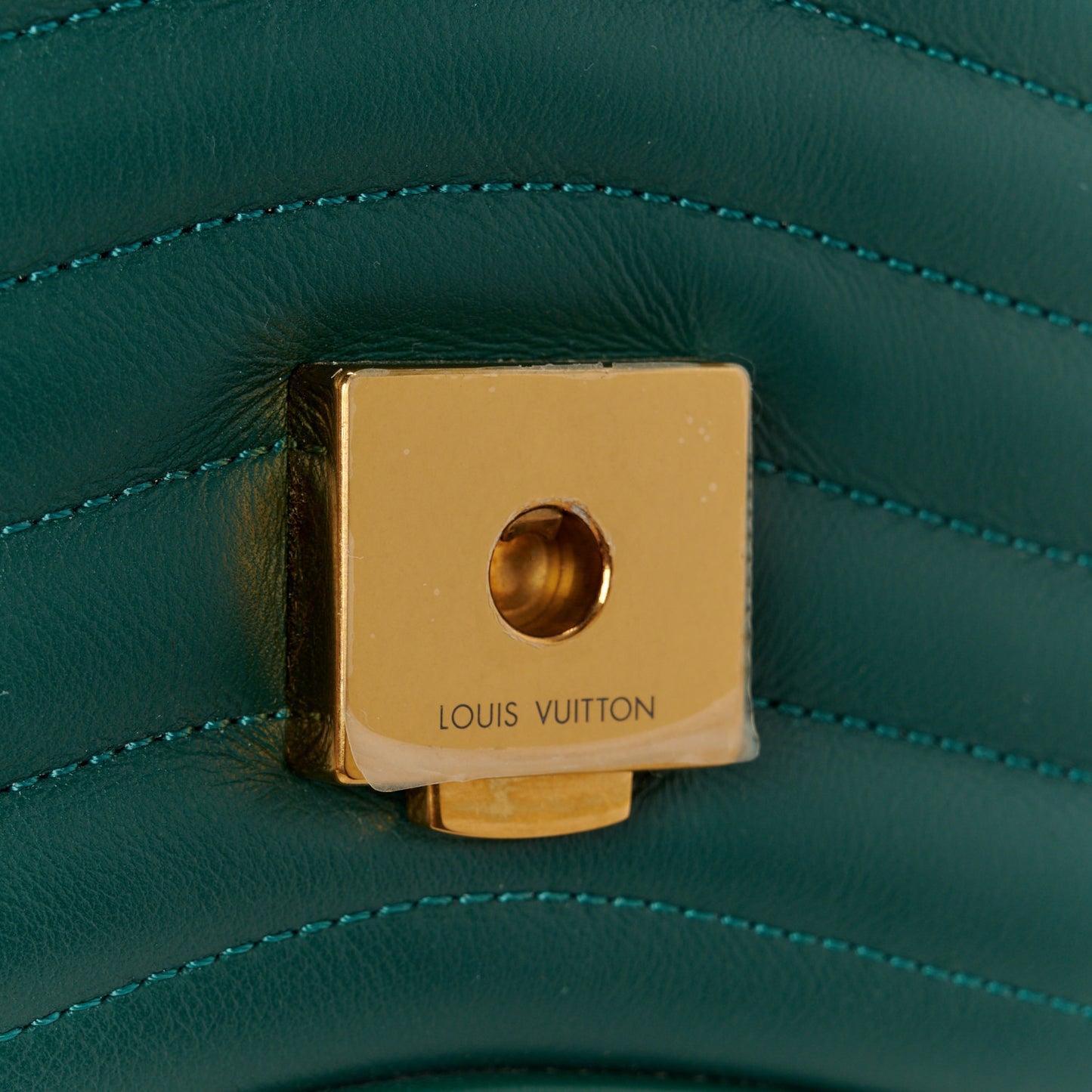 Calfskin New Wave Chain PM Emerald