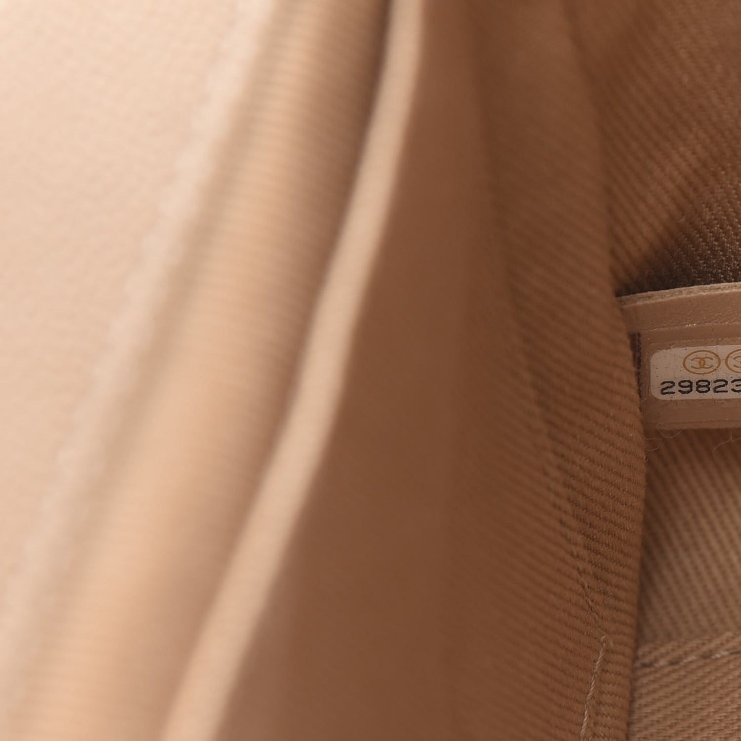 Caviar Quilted Medium Business Affinity Flap Beige