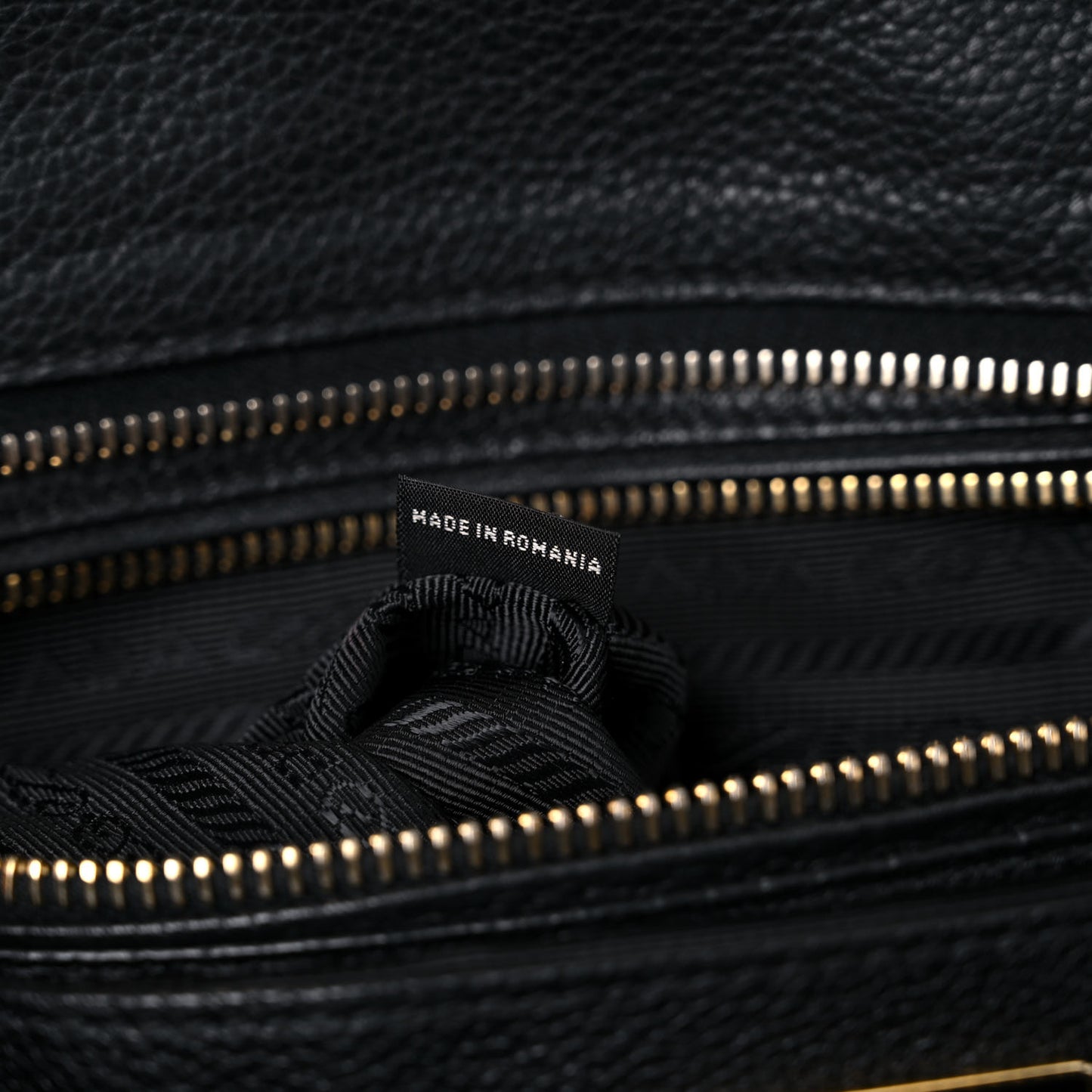 Vitello Grain Tote Black